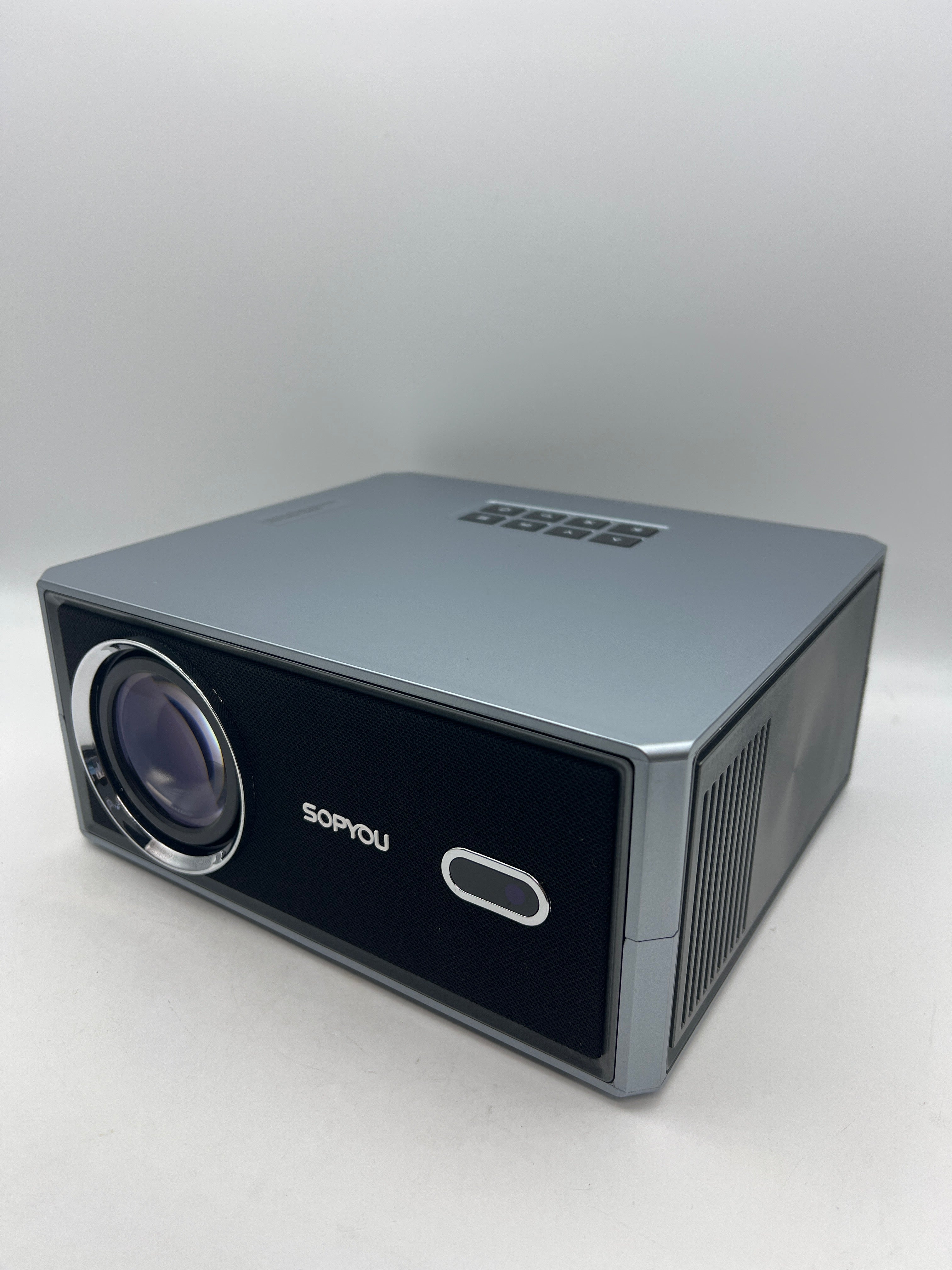 SOPYOU Electric Focus Auto Keystone Projector