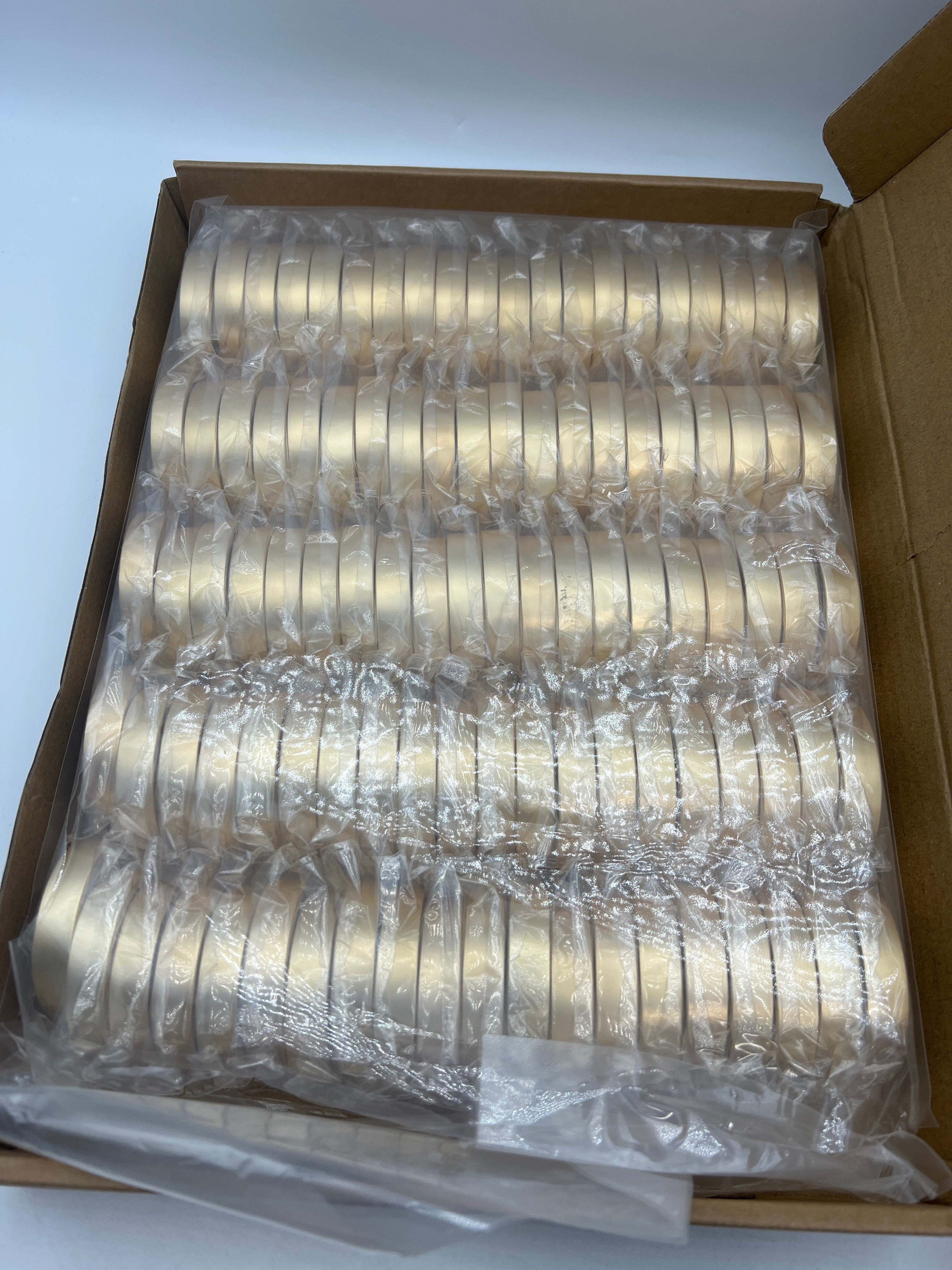 Elegant table setting accessories