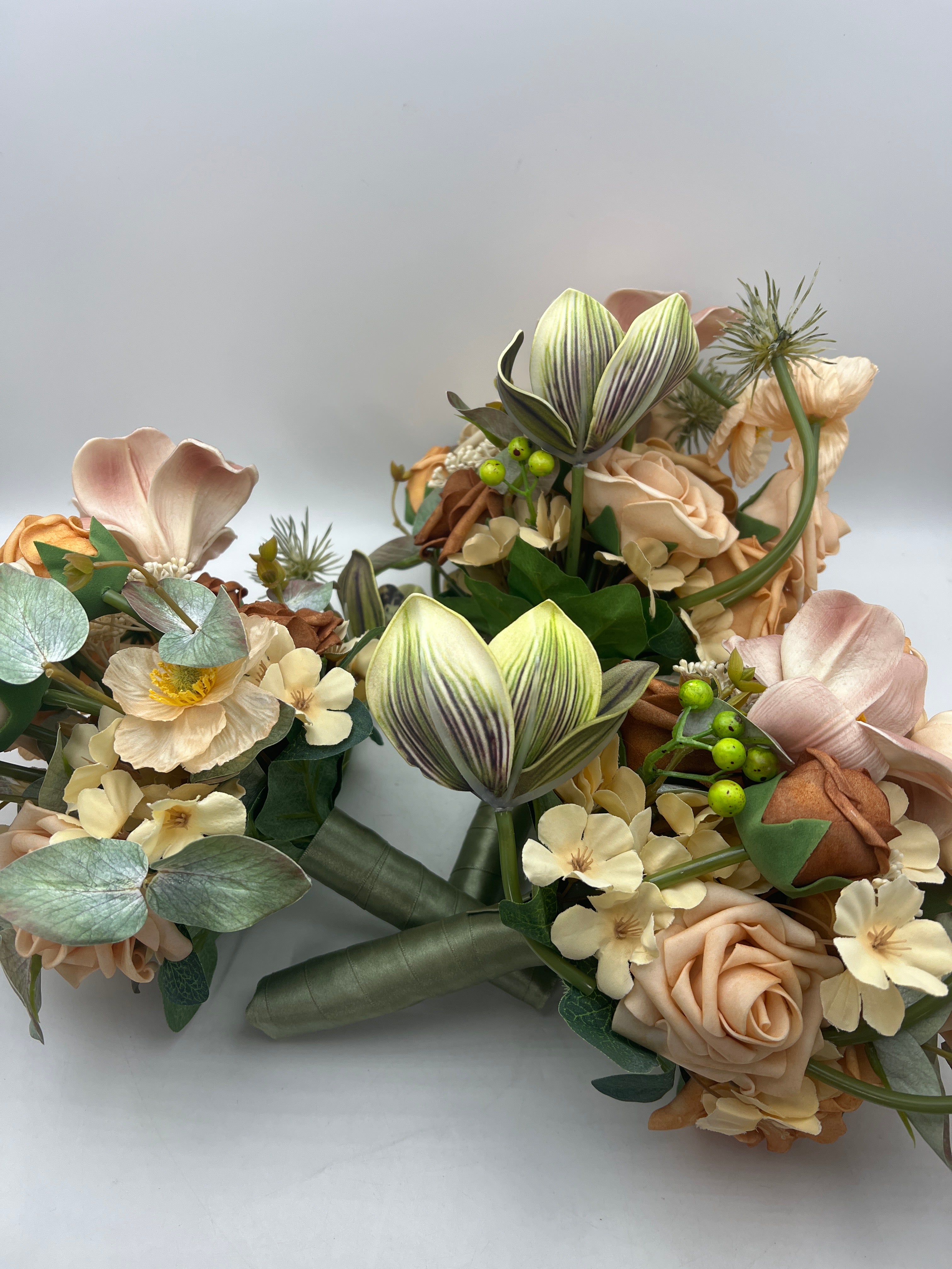 Set of 4 artificial bridesmaid bouquets