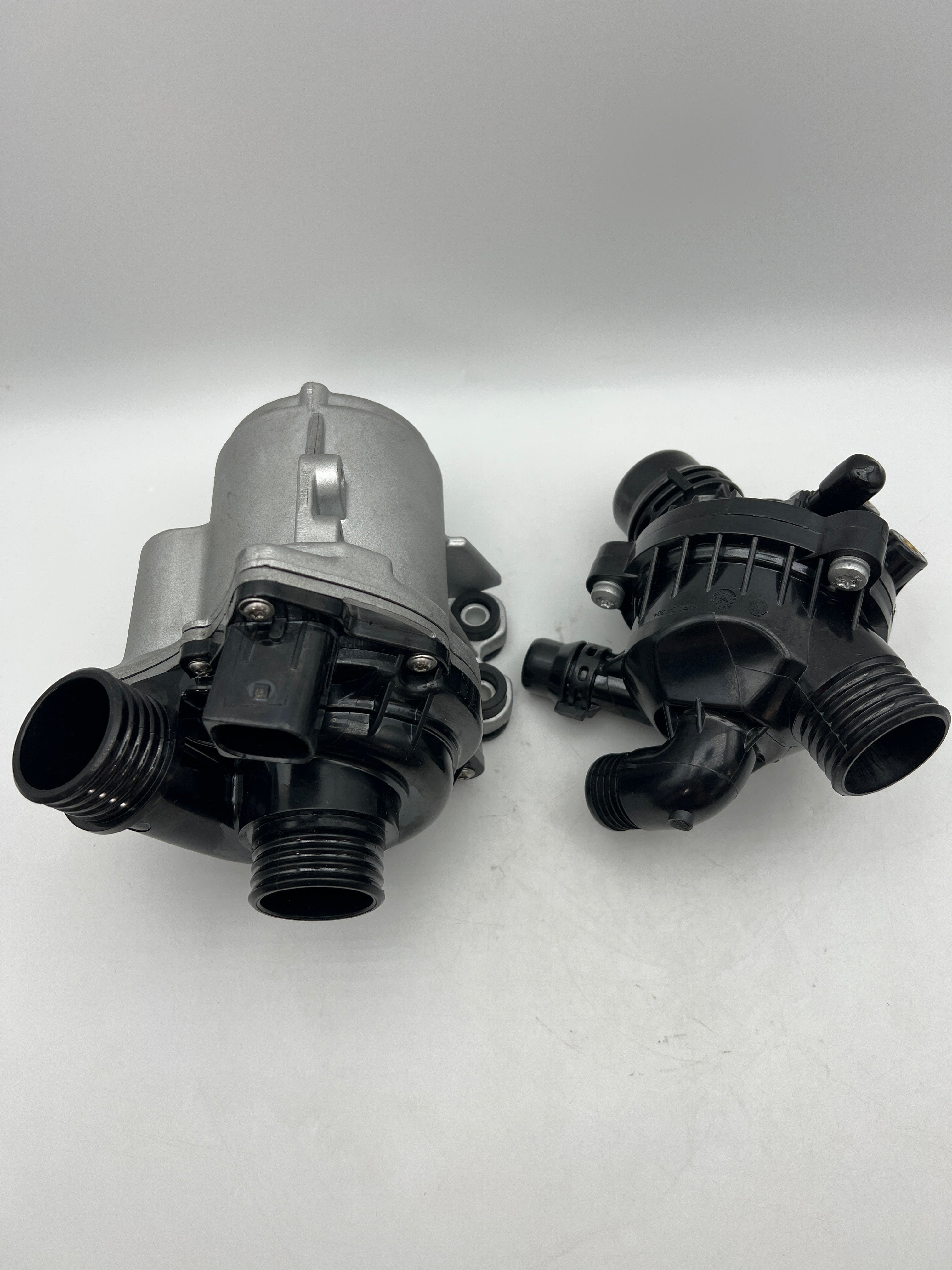 MUNIK 11517632426 Electric Engine Water Pump & Thermostat for BMW Models