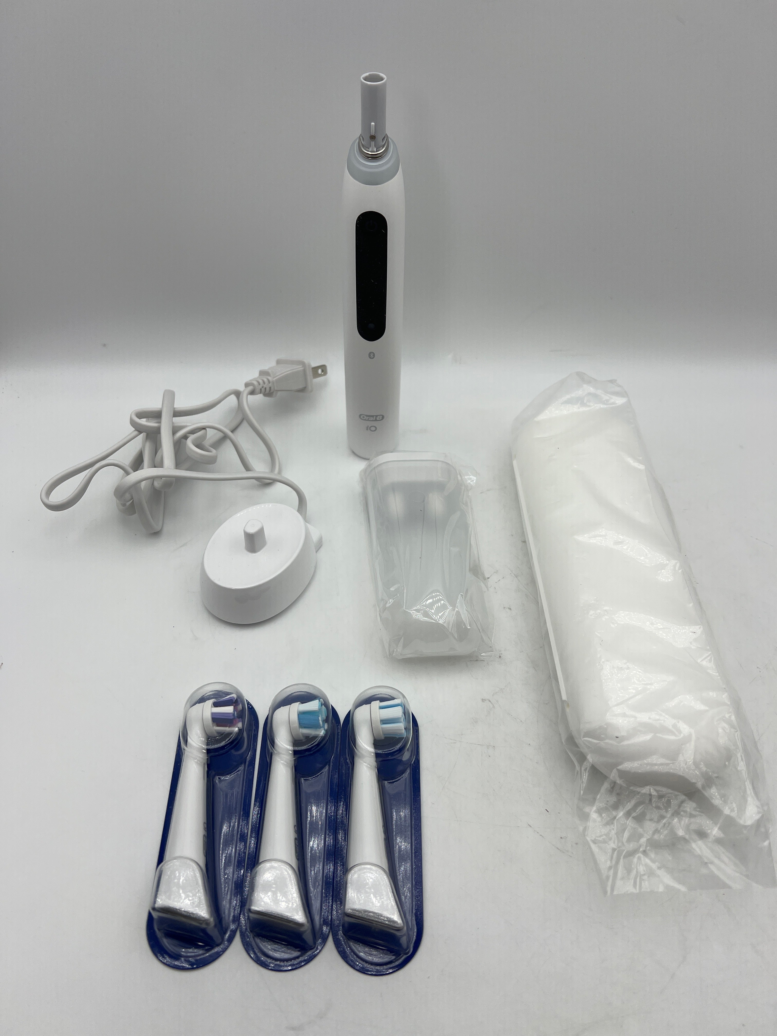Oral-B iO Deep Clean + Whiten Electric Toothbrush