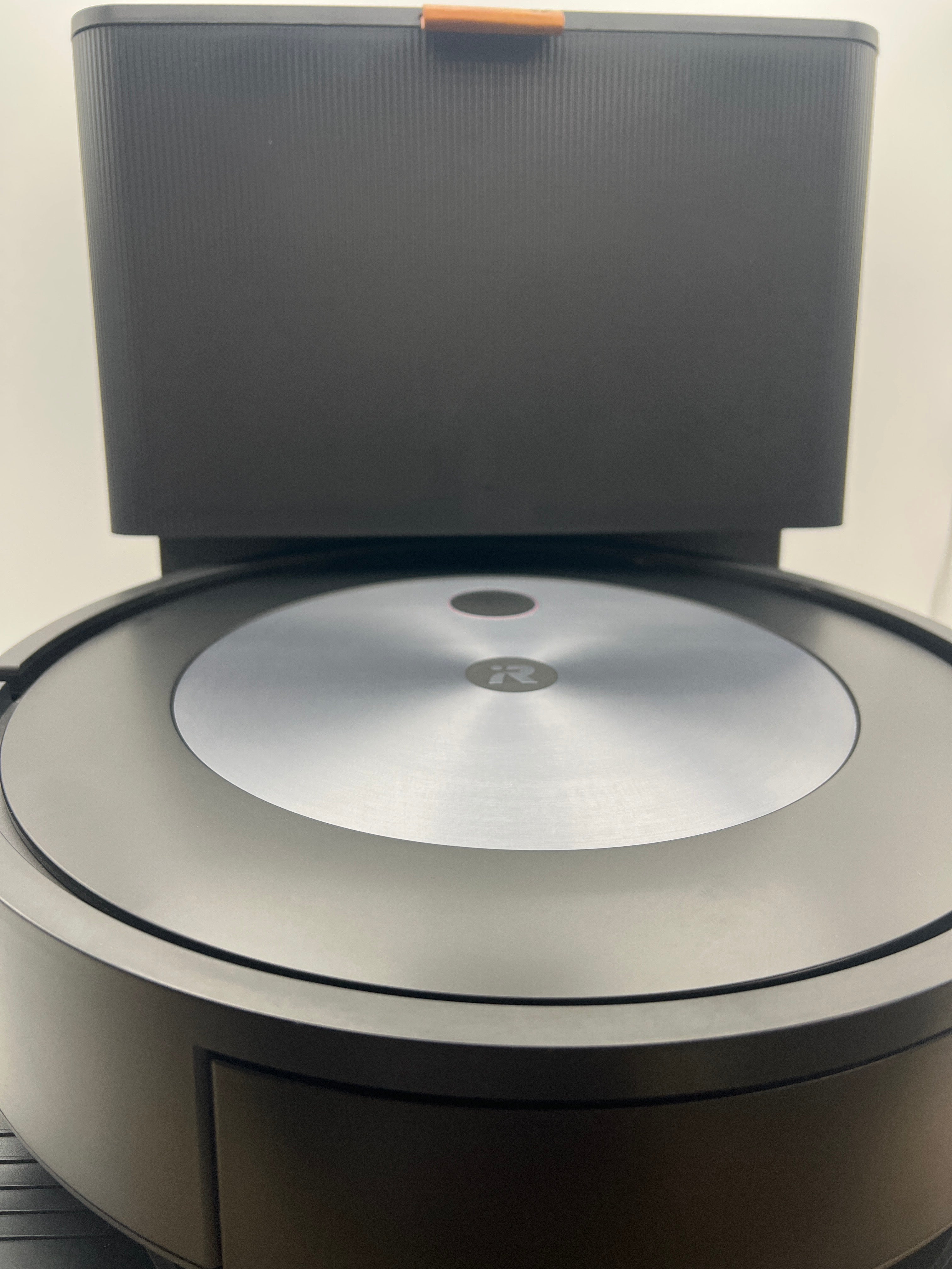 Roomba j7+ cleaning system