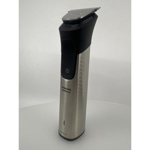 Philips Norelco Multigroom 7000 MG7910/49 19-Piece Trimmer Like New — photo 10