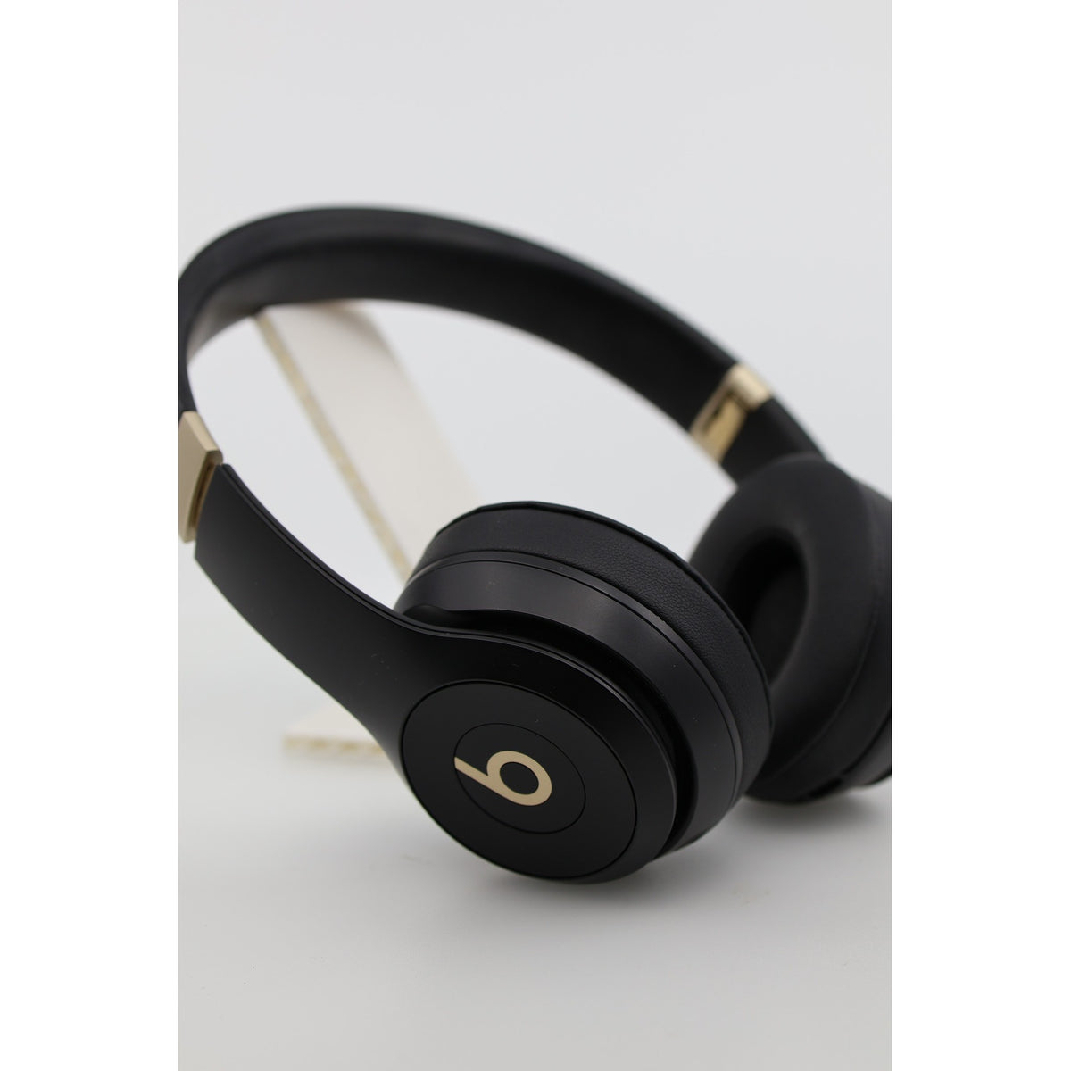 Beats Solo 4 Wireless On-Ear Headphones 50Hr Black & Gold Open Box — photo 1