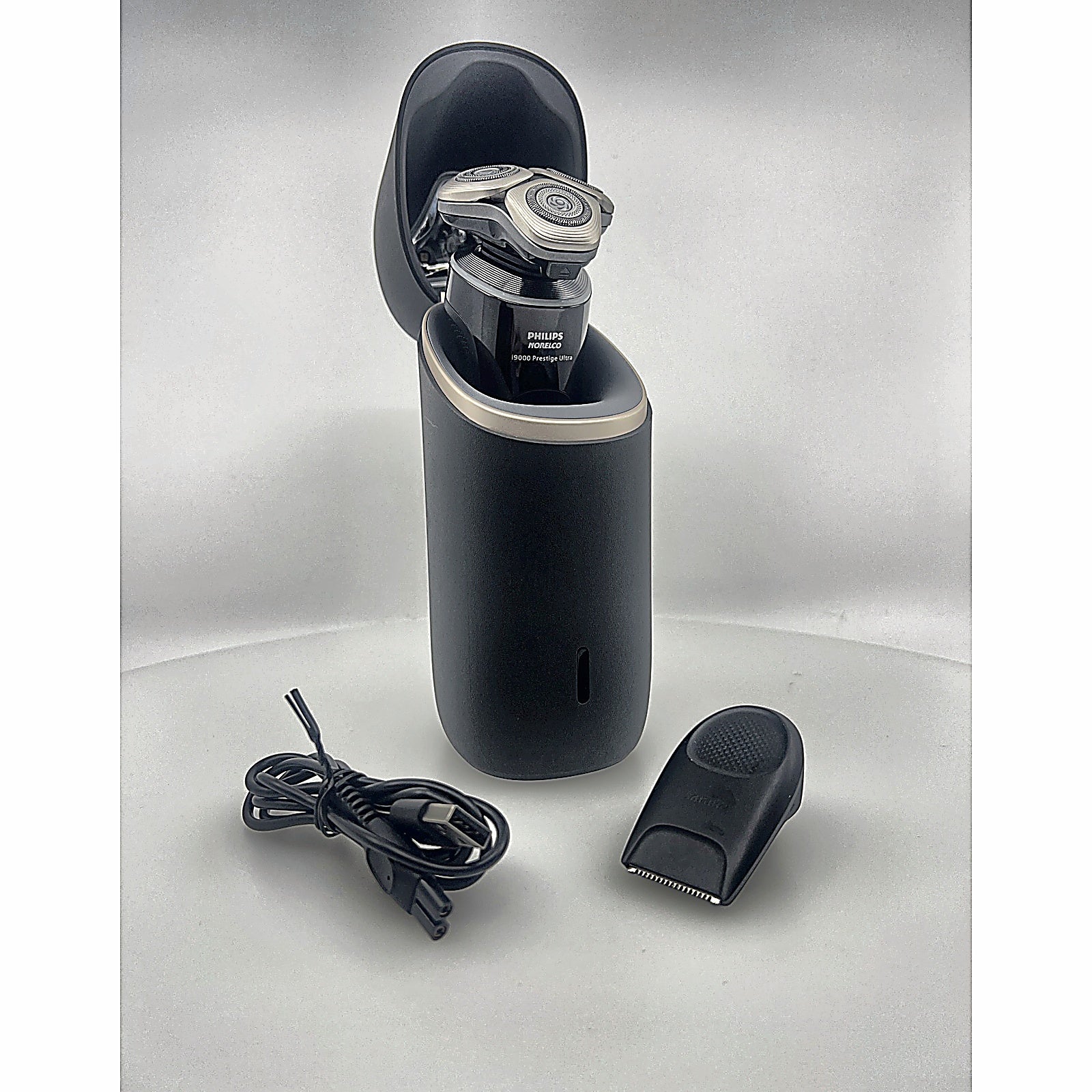 Norelco i9000 Prestige Ultra shaver with UV charger