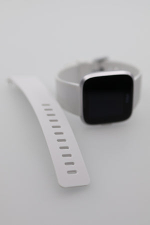 Fitbit Versa Lite Smart Watch with spare band
