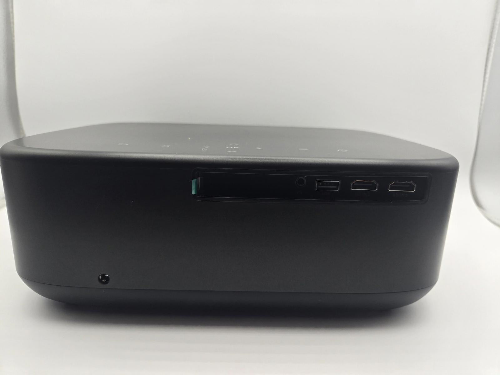 Alvar 4K Projector with remote