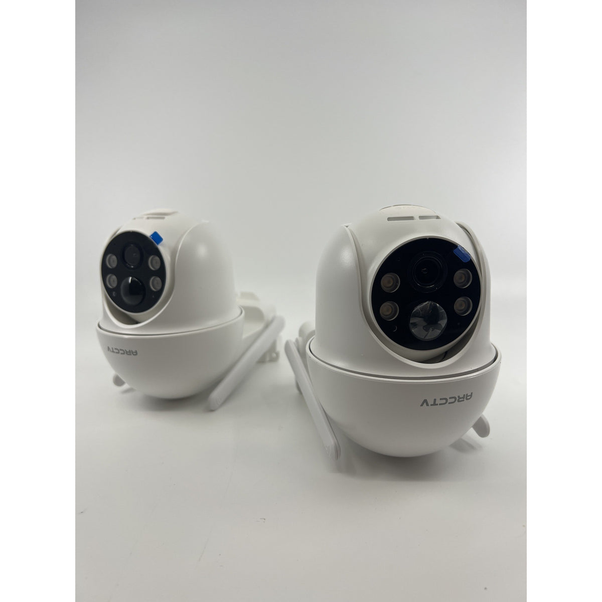 ARCCTV Q01 Solar Security Camera 4MP Wireless Outdoor 2 Pack Open Box — photo 8