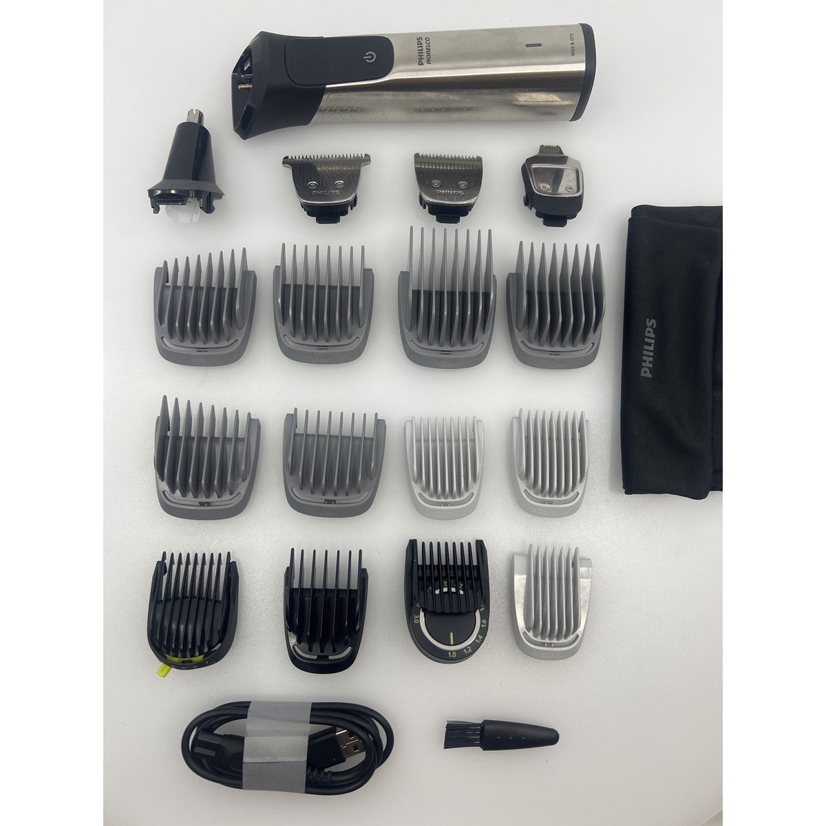 Philips Norelco Multigroom 7000 MG7910/49 19-Piece Trimmer Like New — photo 4