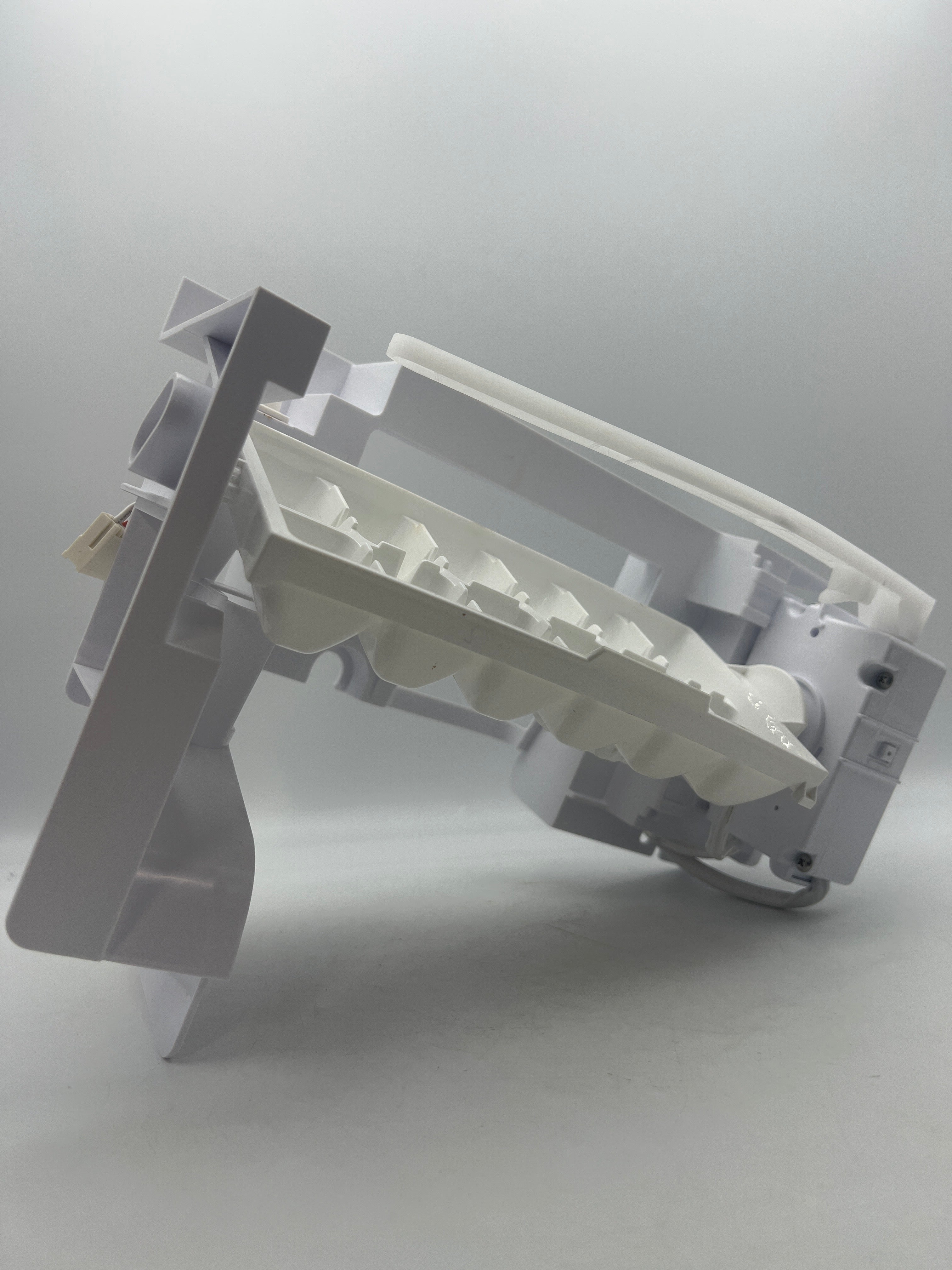 5989JA1005G Refrigerator Ice Maker Assembly