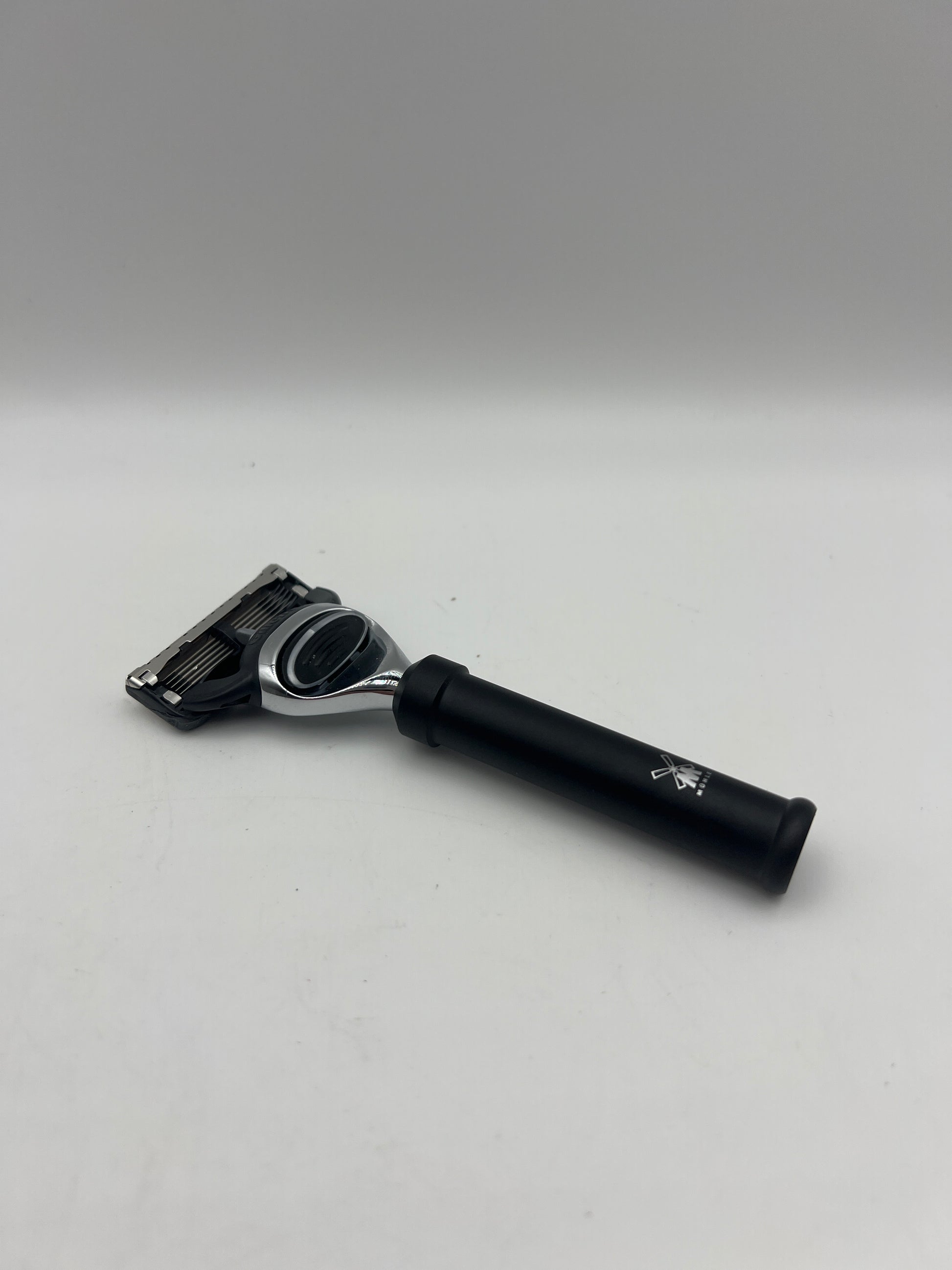 MÜHLE Rocca Traditional Safety Razor - Jet Black Closed Comb