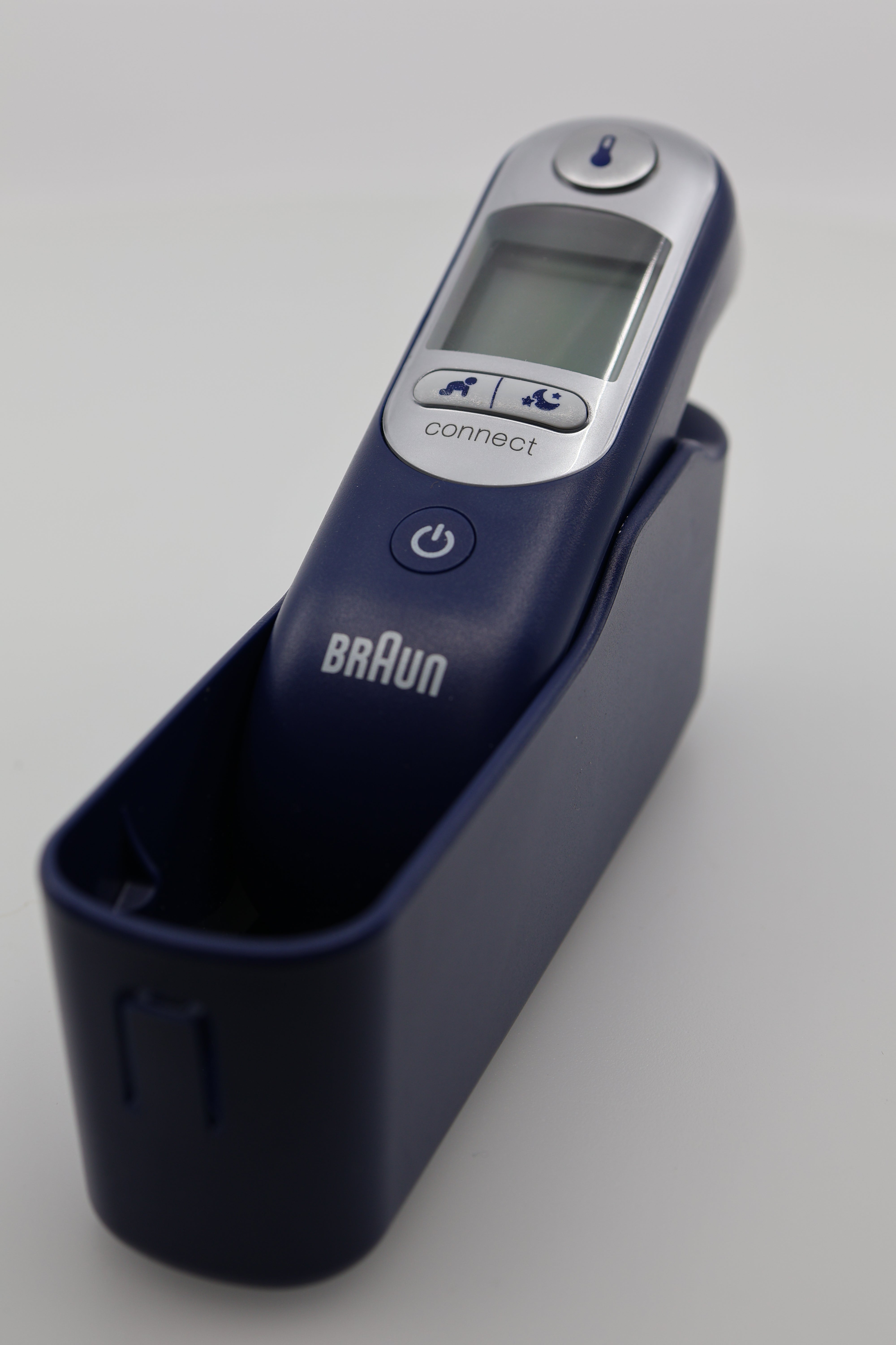 Braun ThermoScan 7 in use