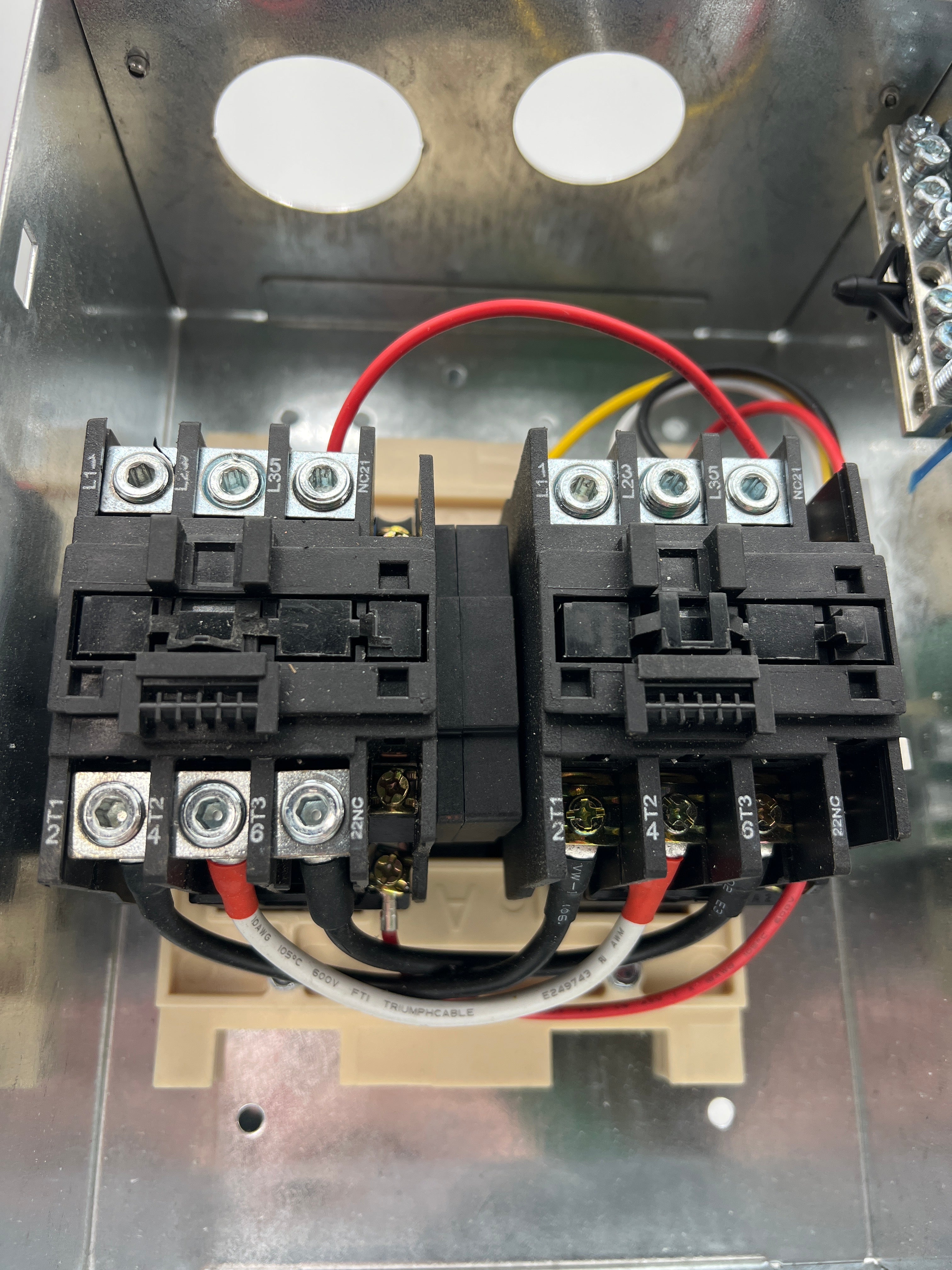 Progressive Dynamics PD52V 5200 Series Automatic Transfer Switch - 240 VAC