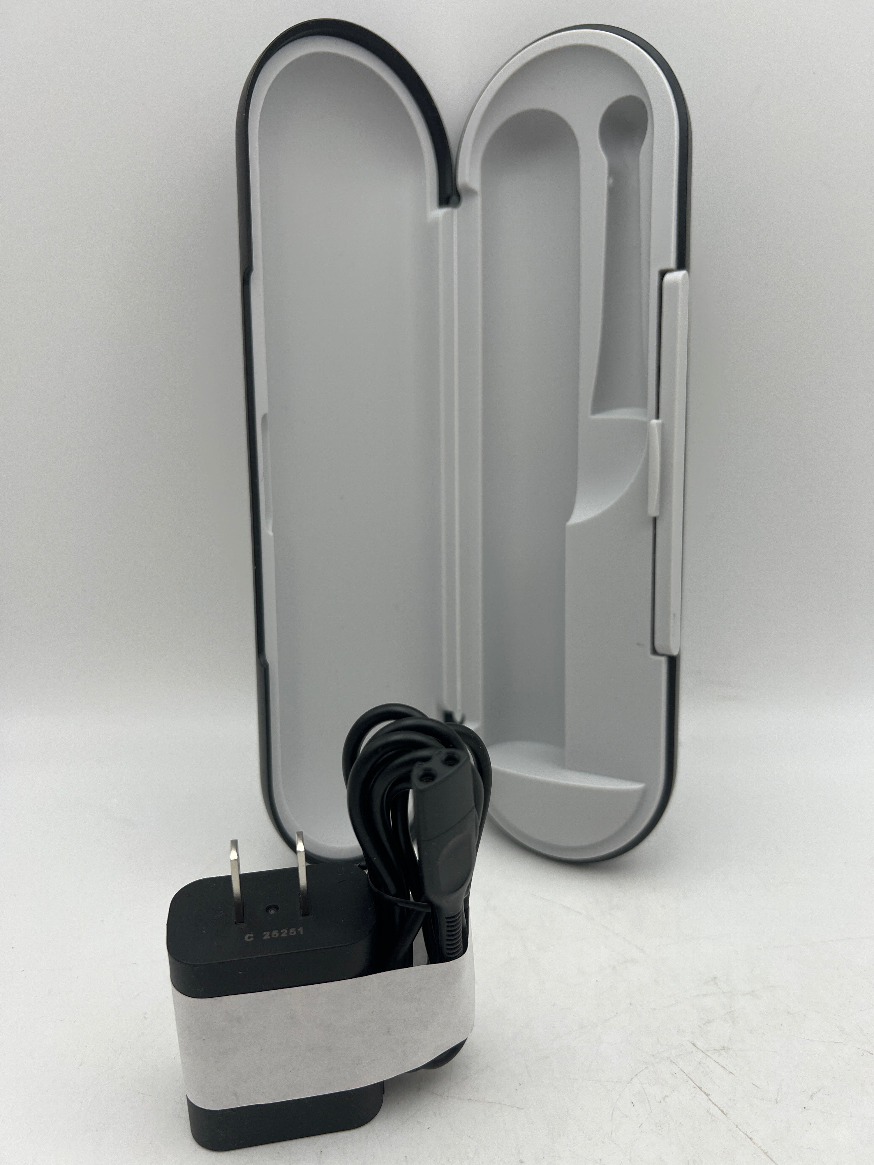 iO Series 7 with 2 Replacement Brush Heads and Charging Travel Case