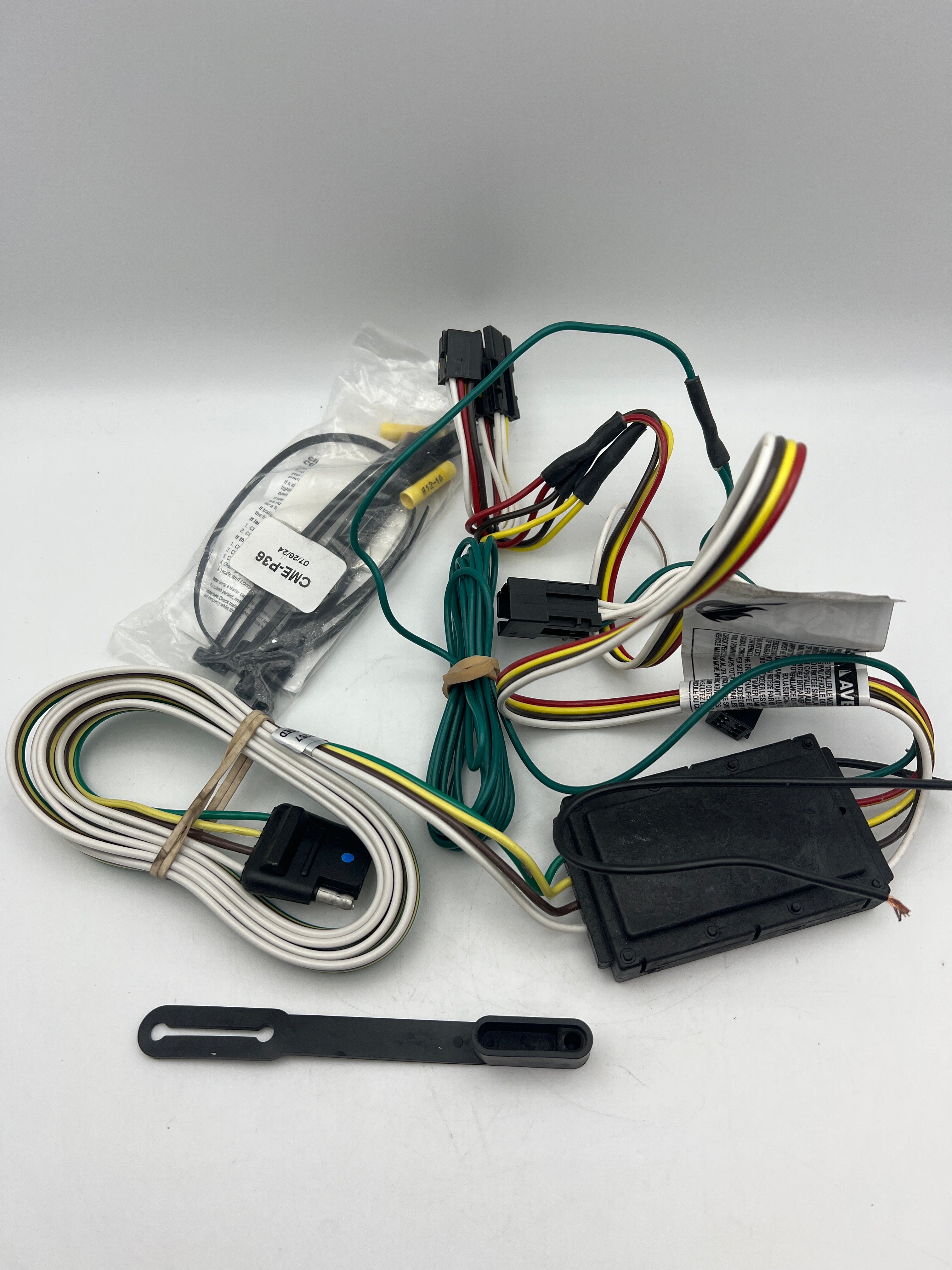 CURT 56257 Vehicle-Side Custom 4-Pin Trailer Wiring Harness for Chevrolet Captiva Sport