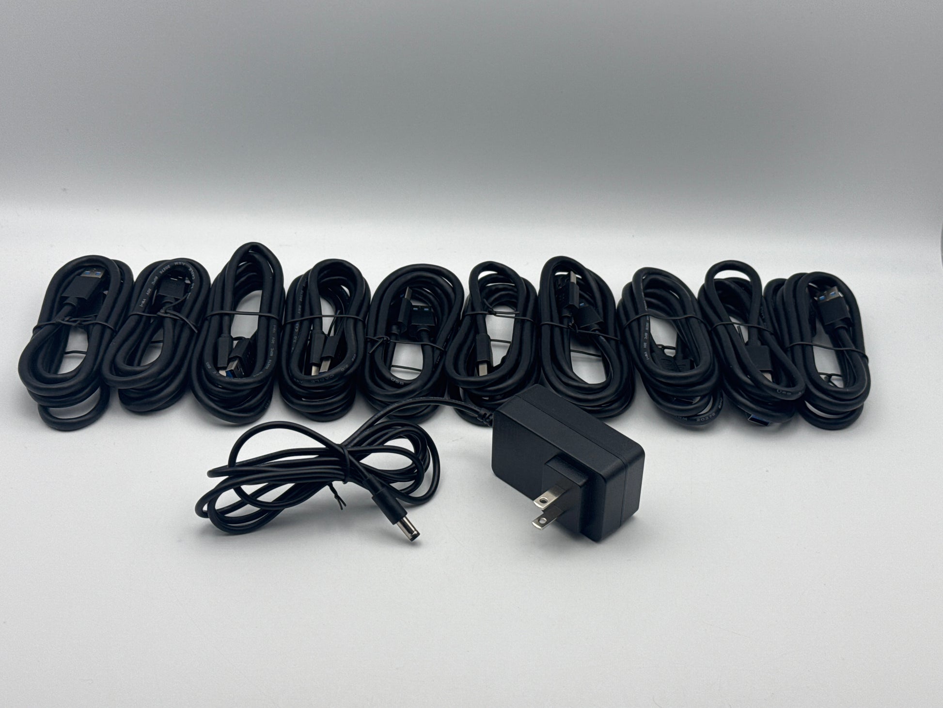 Front view of MLEEDA KVM Switch