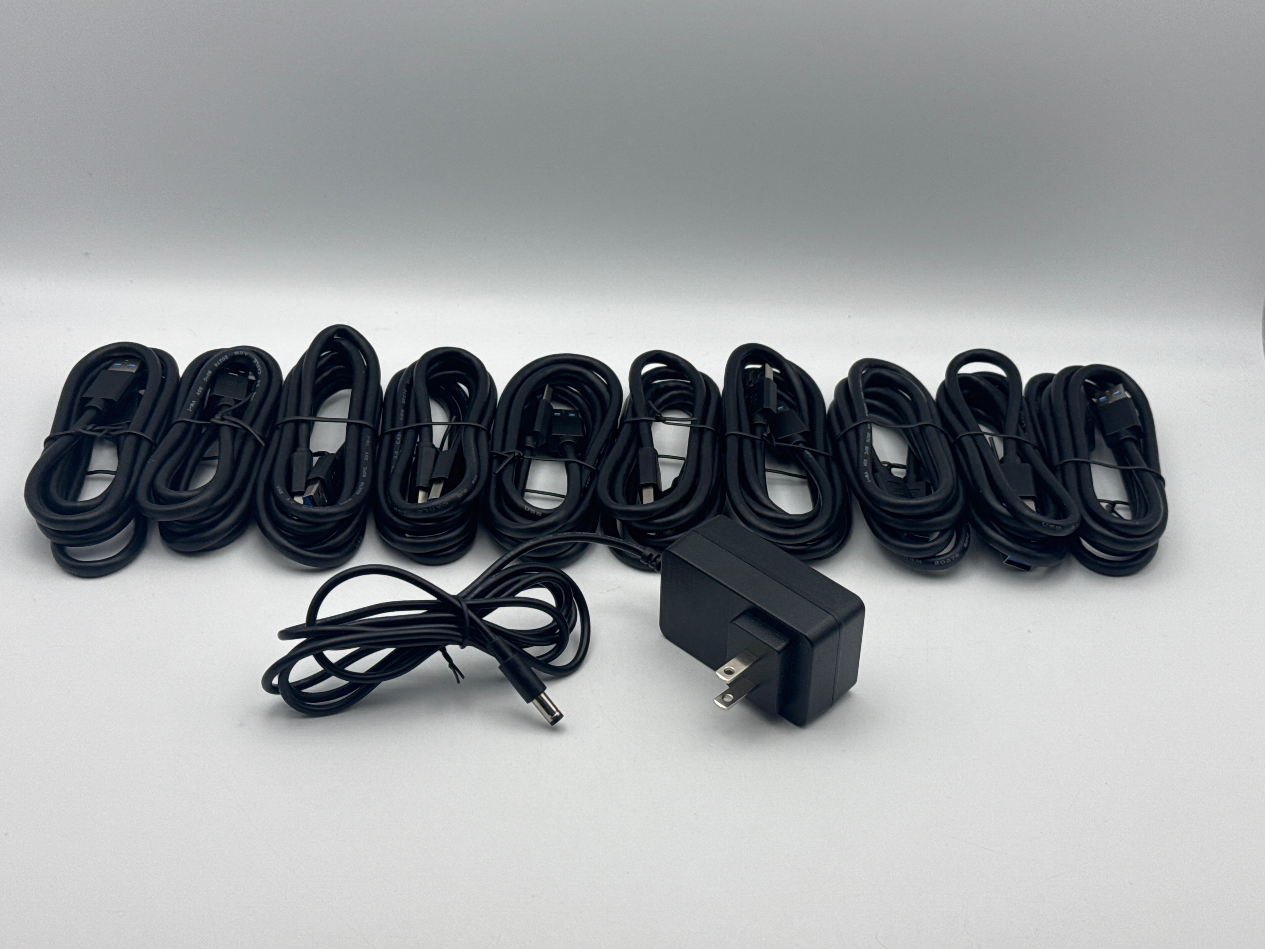 Front view of MLEEDA KVM Switch