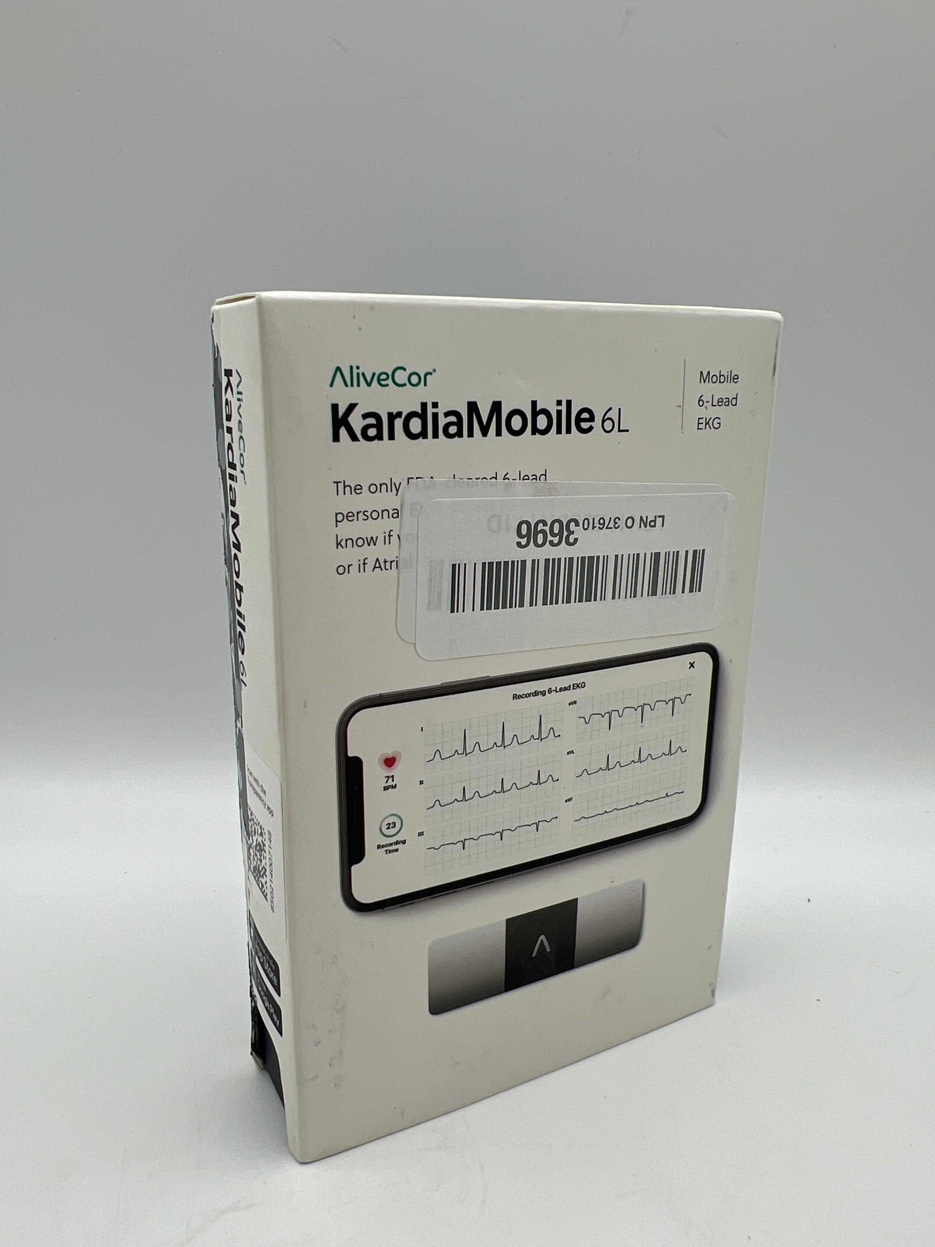 KardiaMobile 6L with smartphone