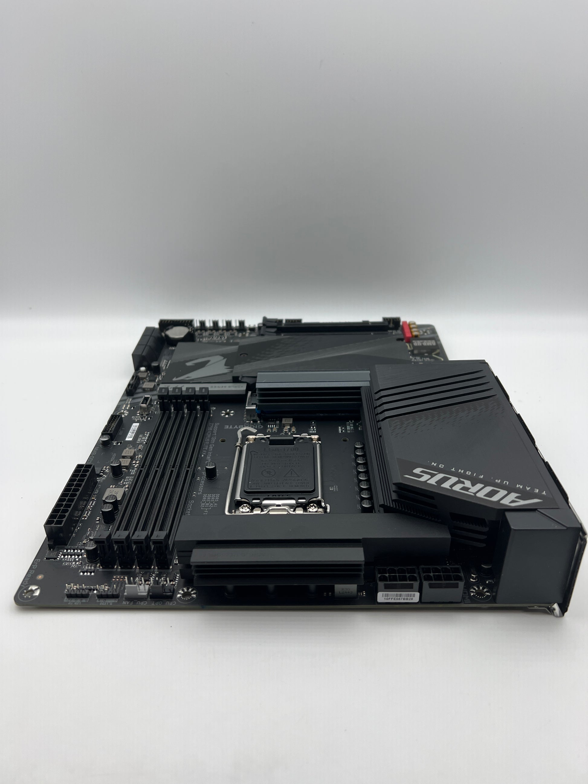 GIGABYTE Z790 AORUS Elite AX top view