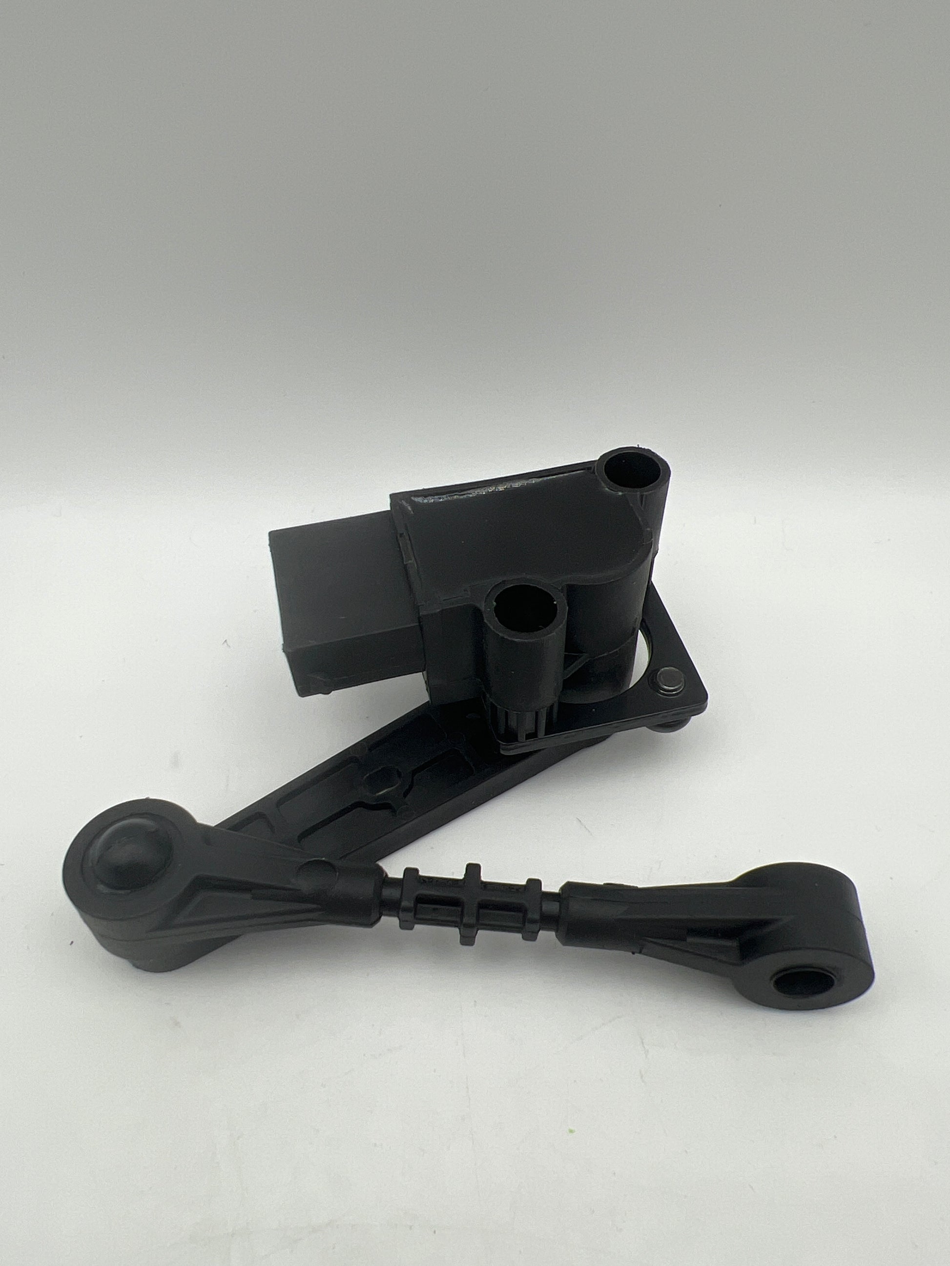 TRQ Front Ride Leveling Height Sensor for 2005-2009 Land Rover LR3