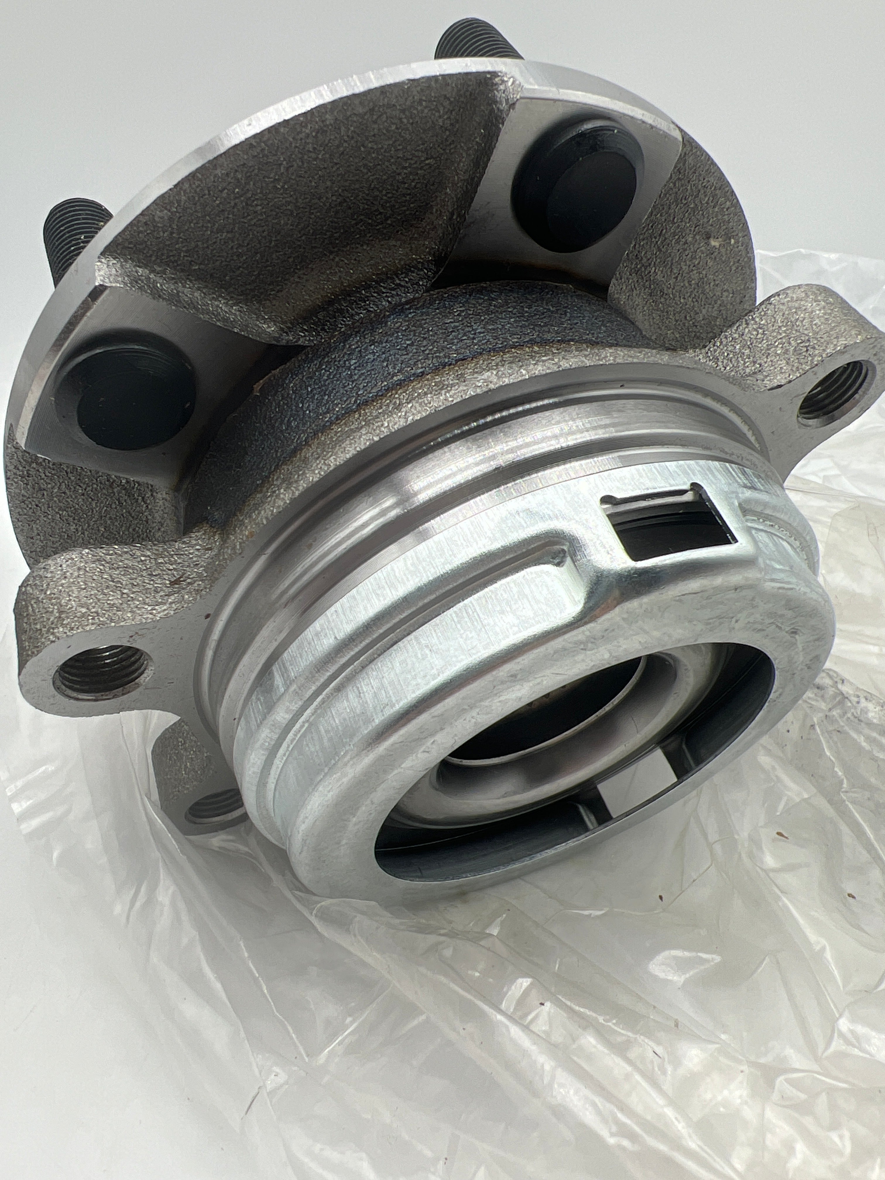 Front wheel hub for Nissan Infiniti