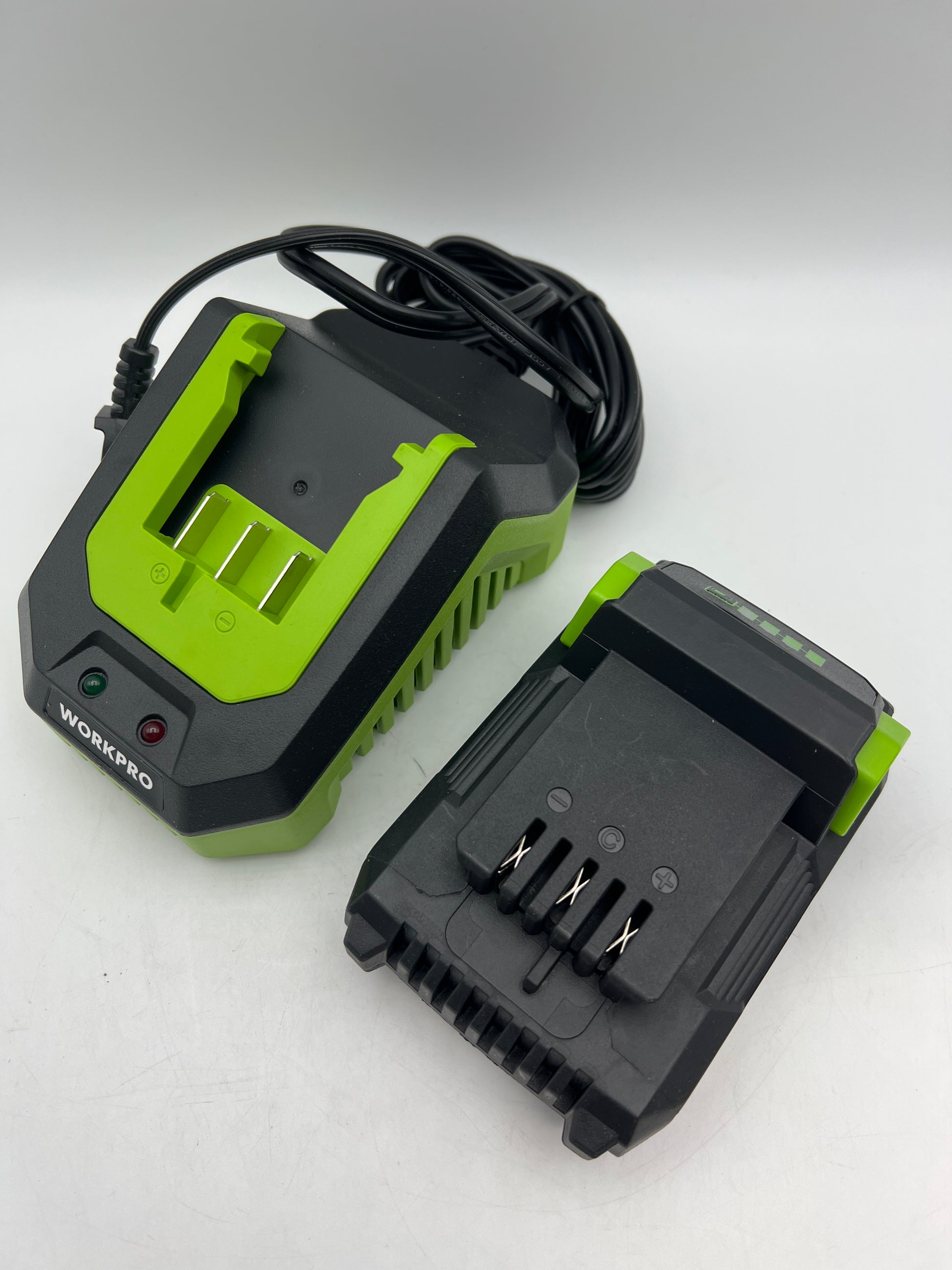 WORKPRO Home Tool Set with 20V Cordless Lithium-ion Drill Driver