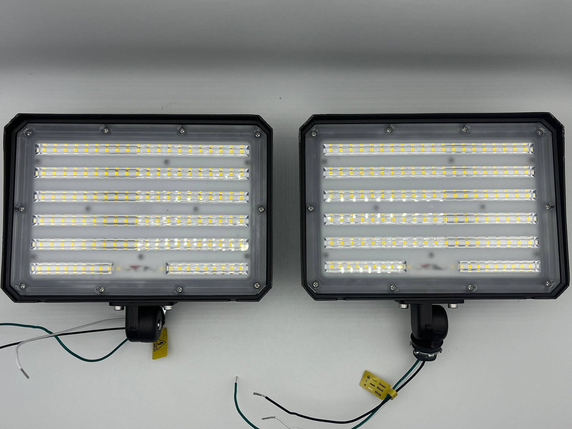 DAKASON Dusk-to-Dawn LED Light