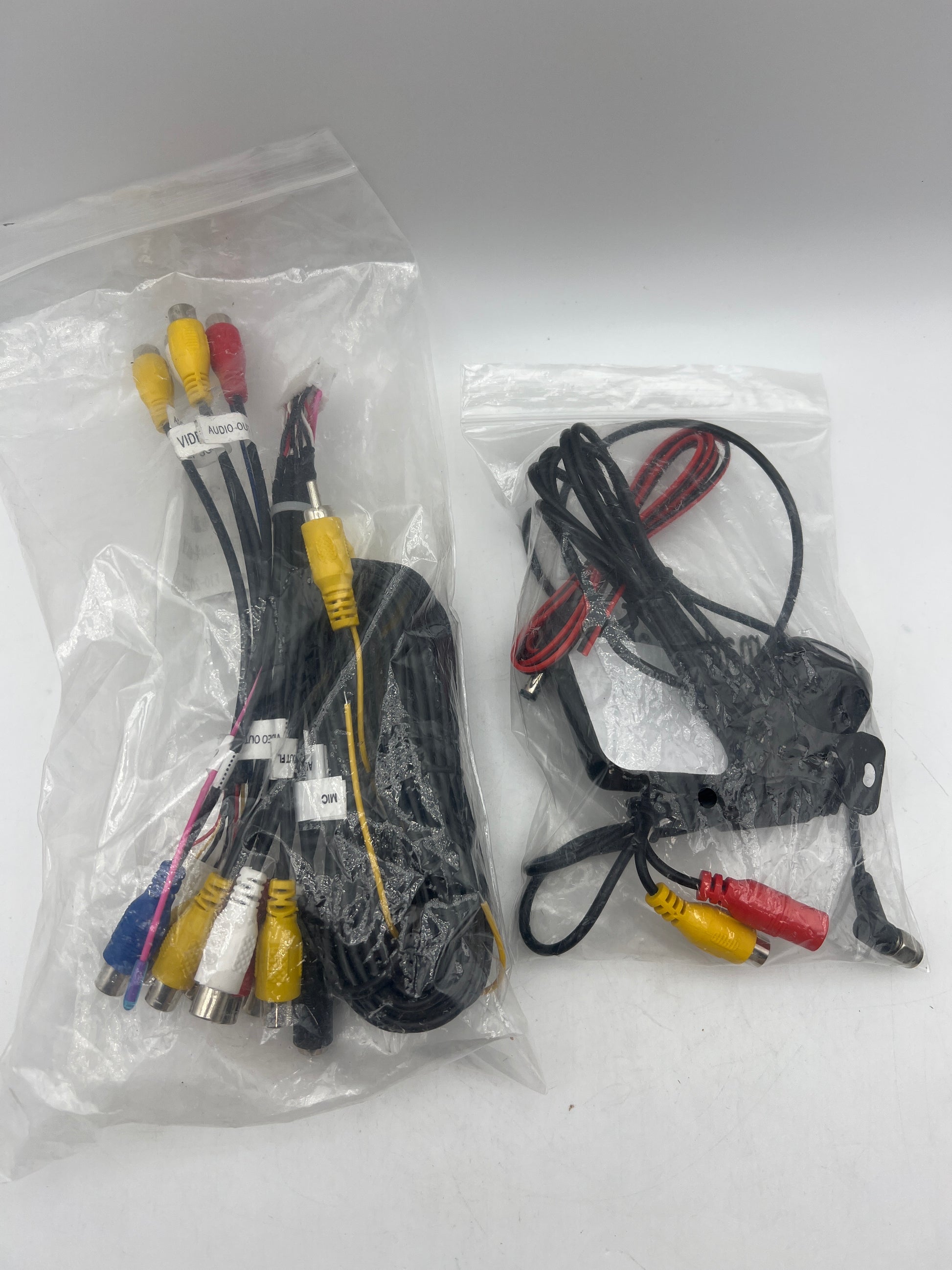 9 Inch HD Touchscreen Car Radio Stereo with Wireless CarPlay and Android Auto