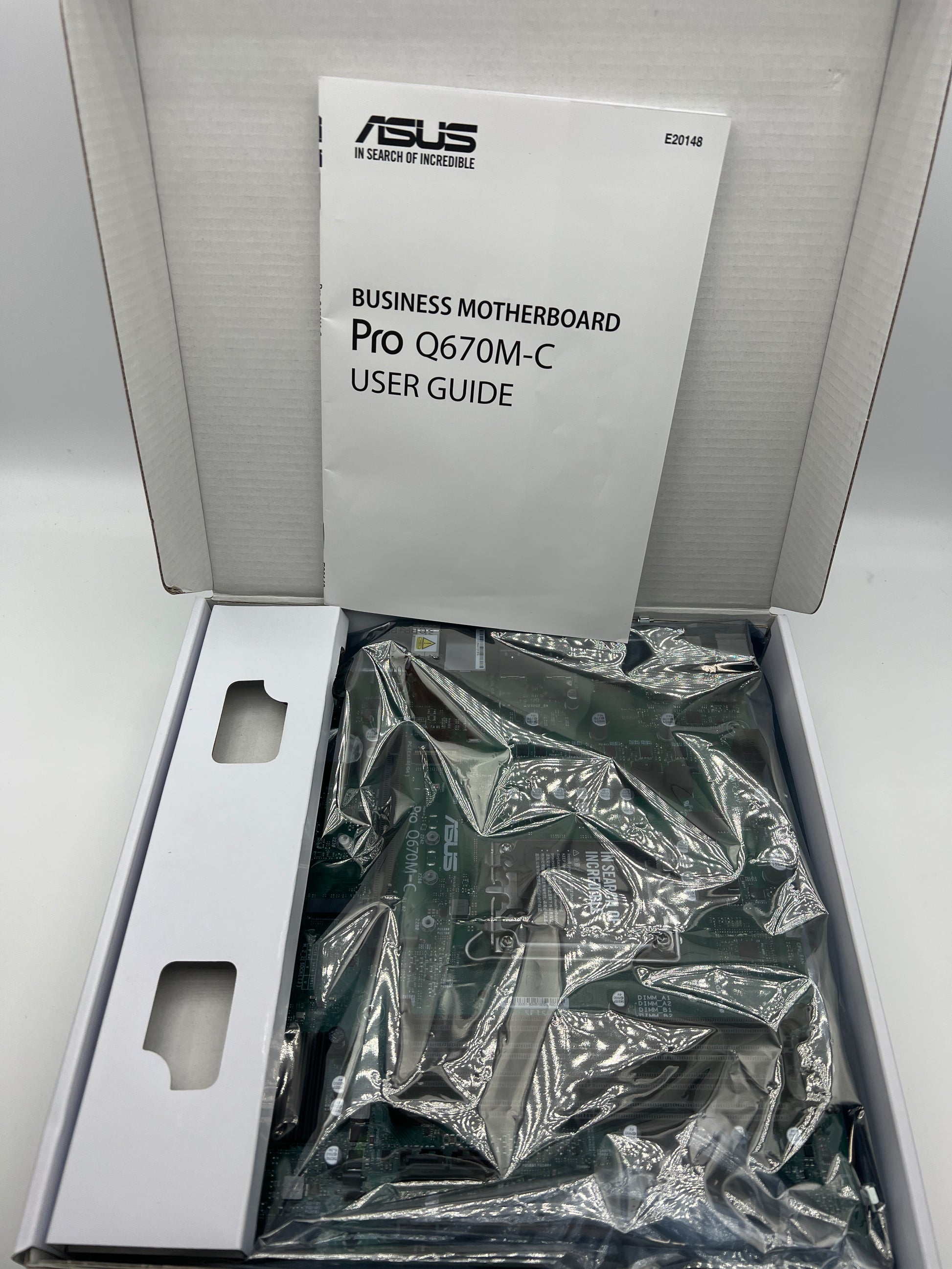 ASUS Pro Q670M-C-CSM with dual NVMe M.2 slots