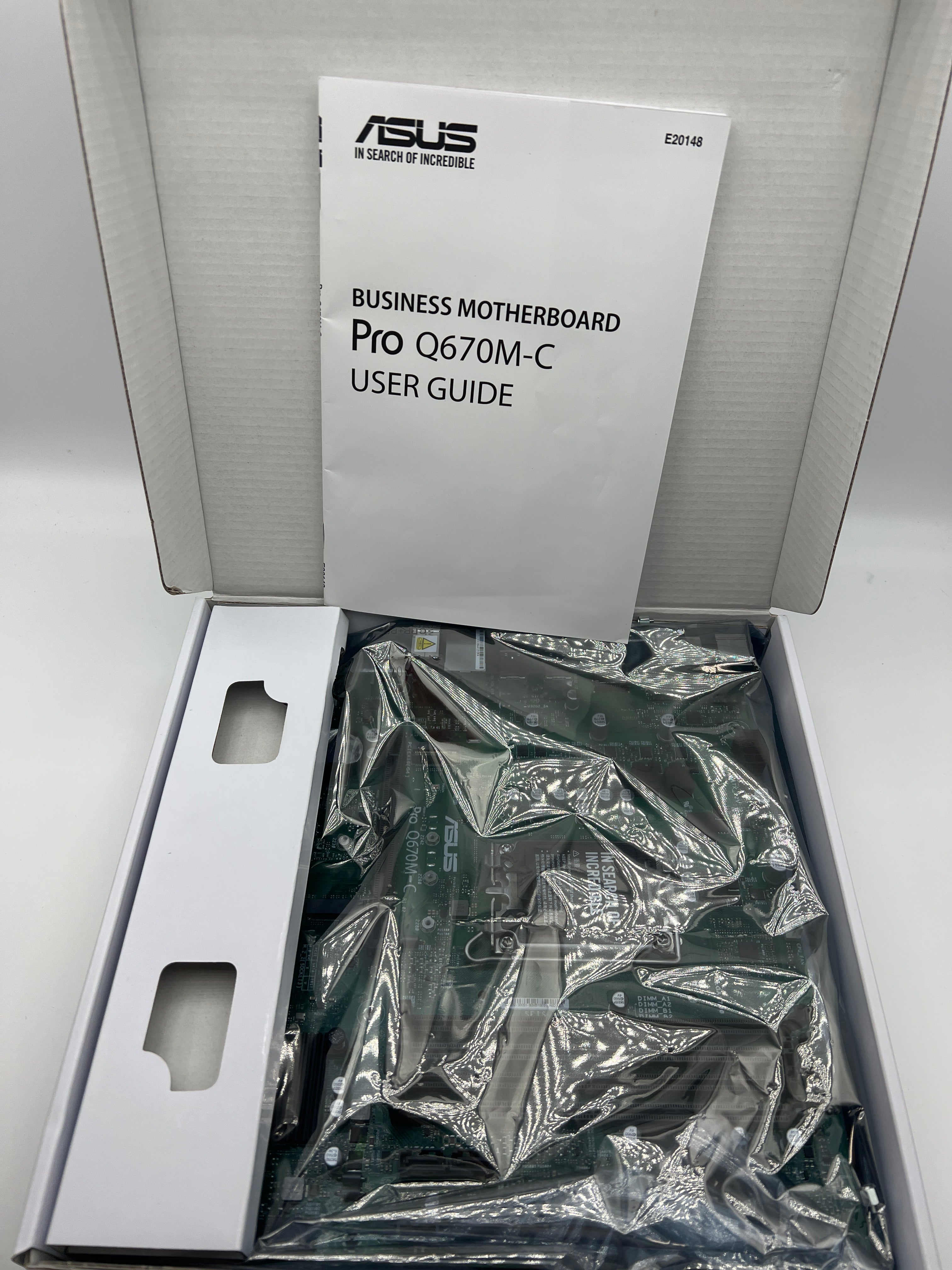 ASUS Pro Q670M-C-CSM with dual NVMe M.2 slots