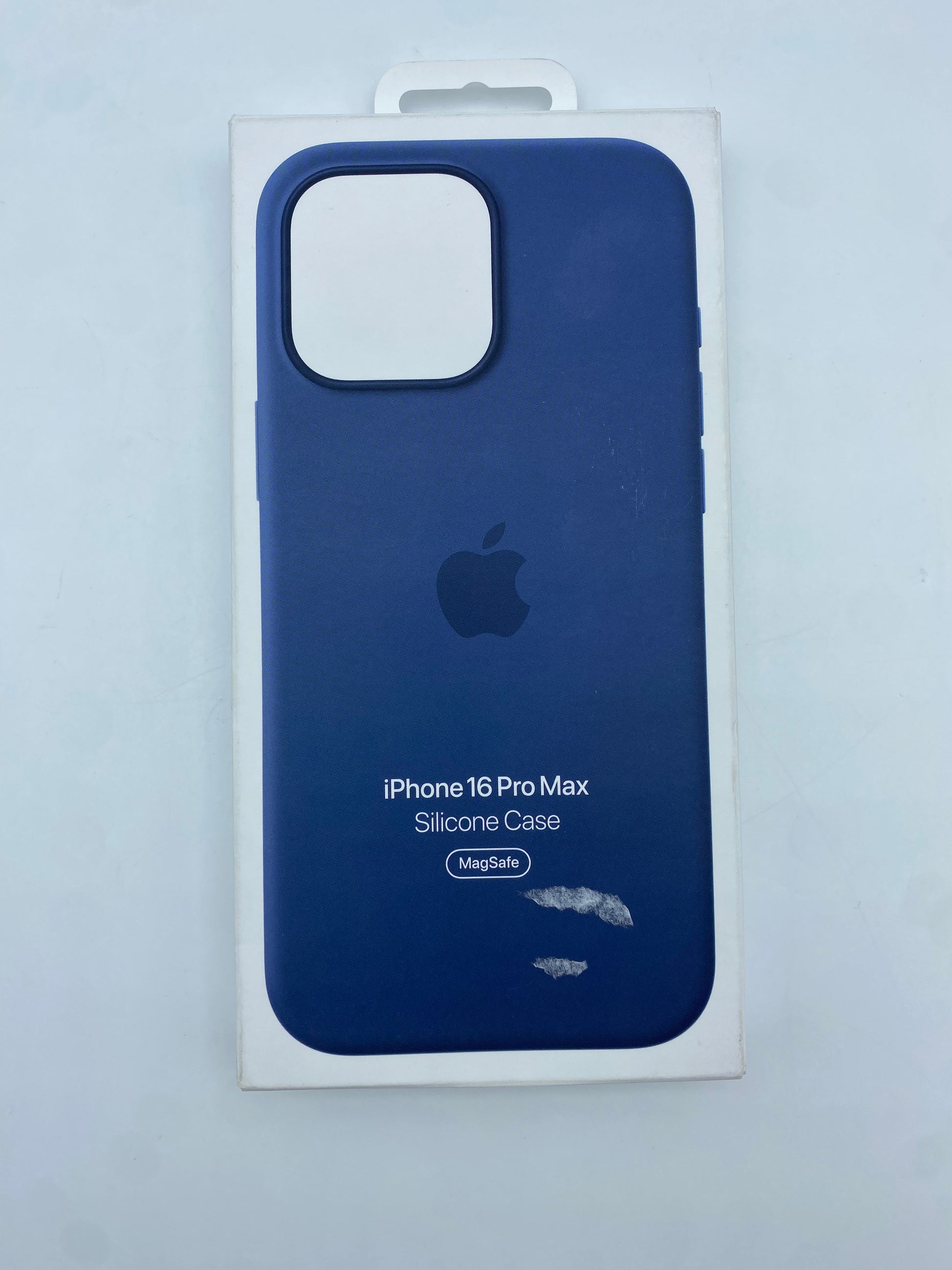 Lightweight MagSafe phone case