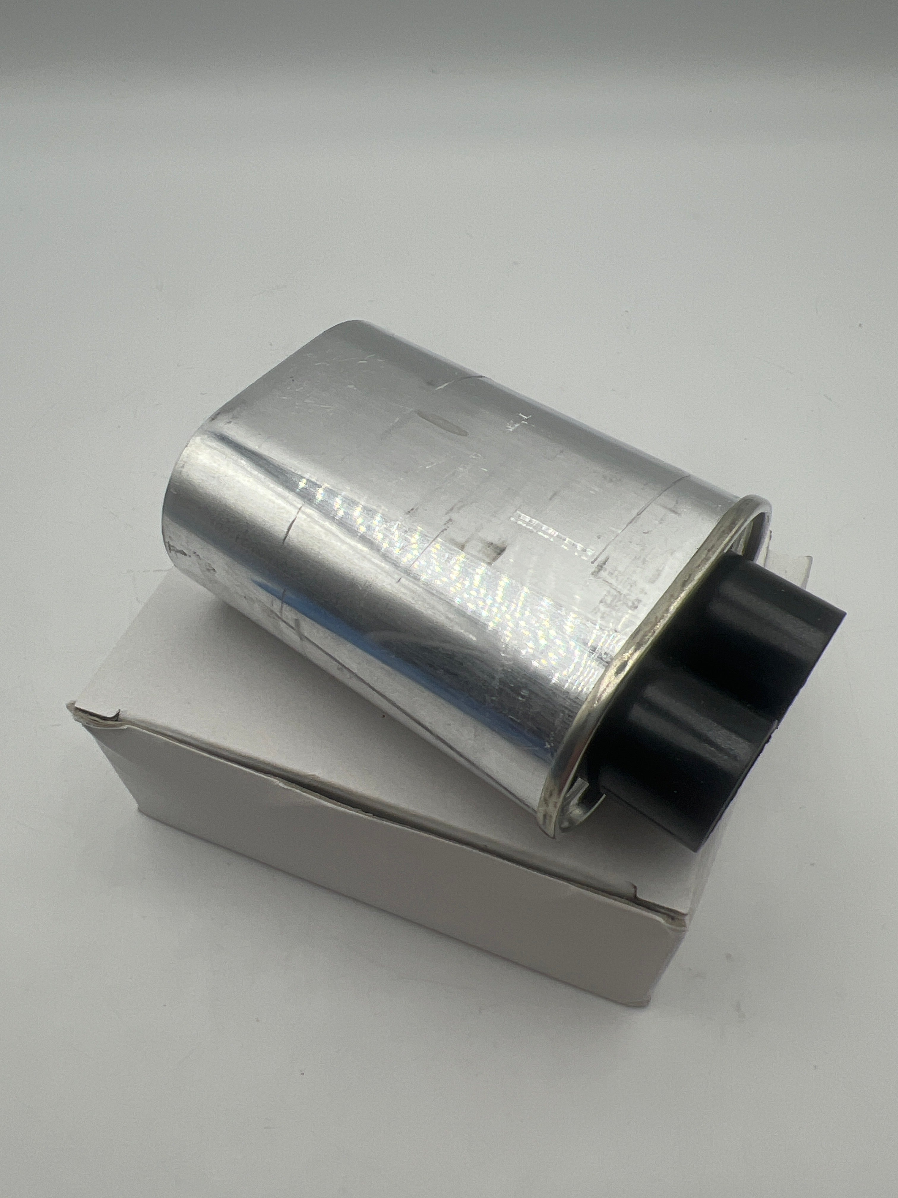 High-Voltage Microwave Capacitor