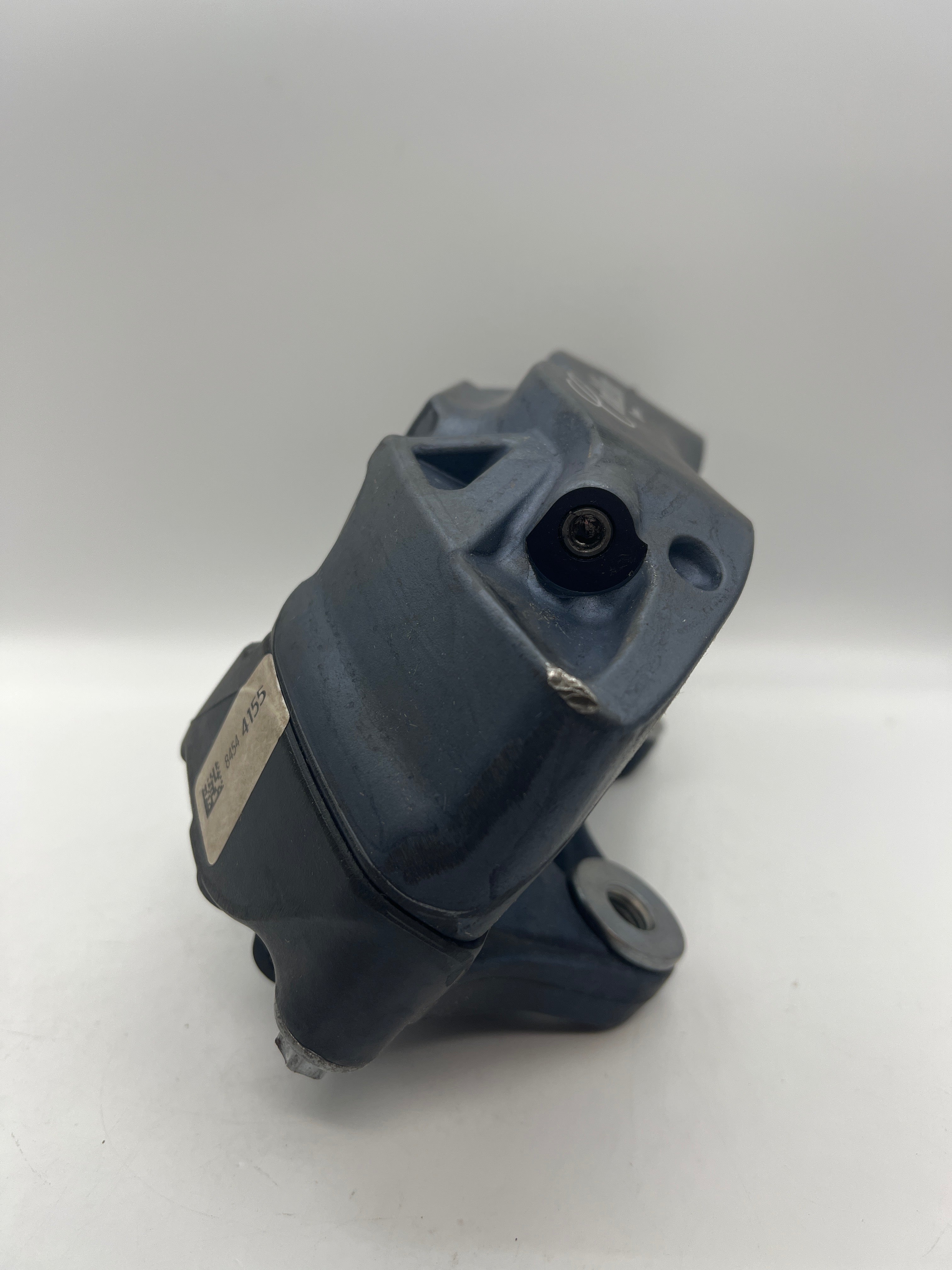 GM Parts 84544155 Front Passenger Side Disc Brake Caliper without Pads and Bracket