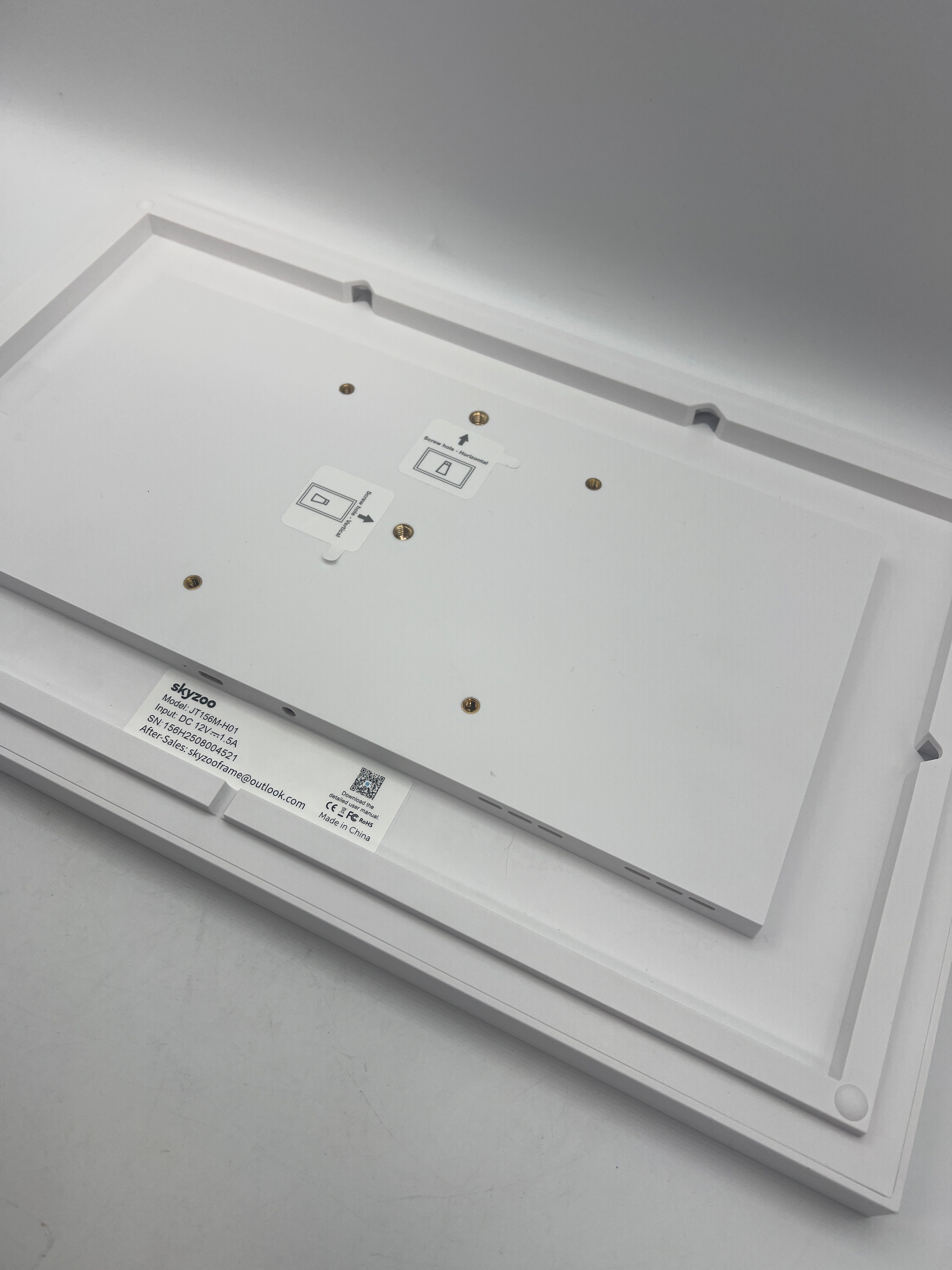 Skyzoo Digital Calendar side view