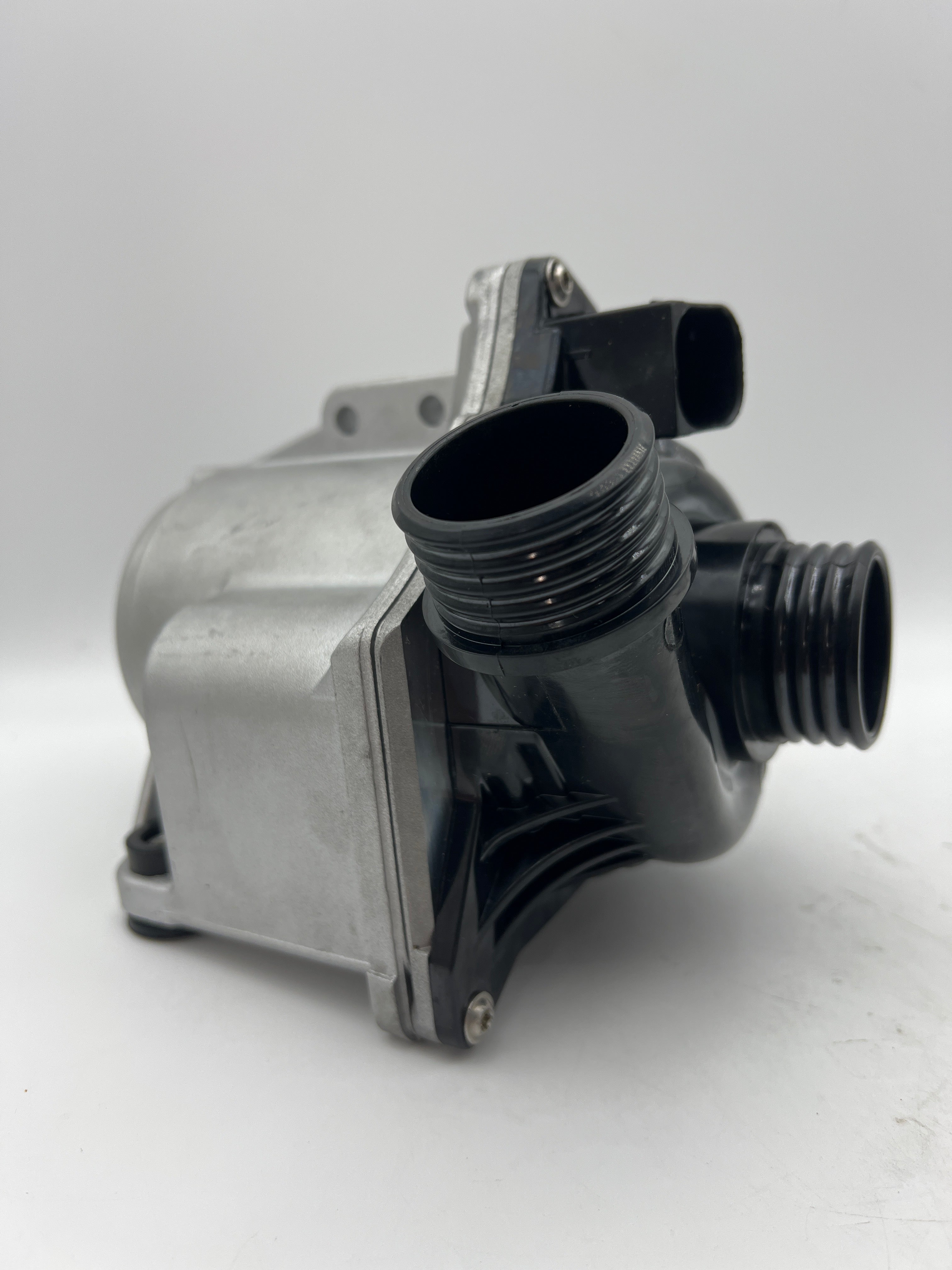 MUNIK 11517632426 Electric Engine Water Pump & Thermostat for BMW Models