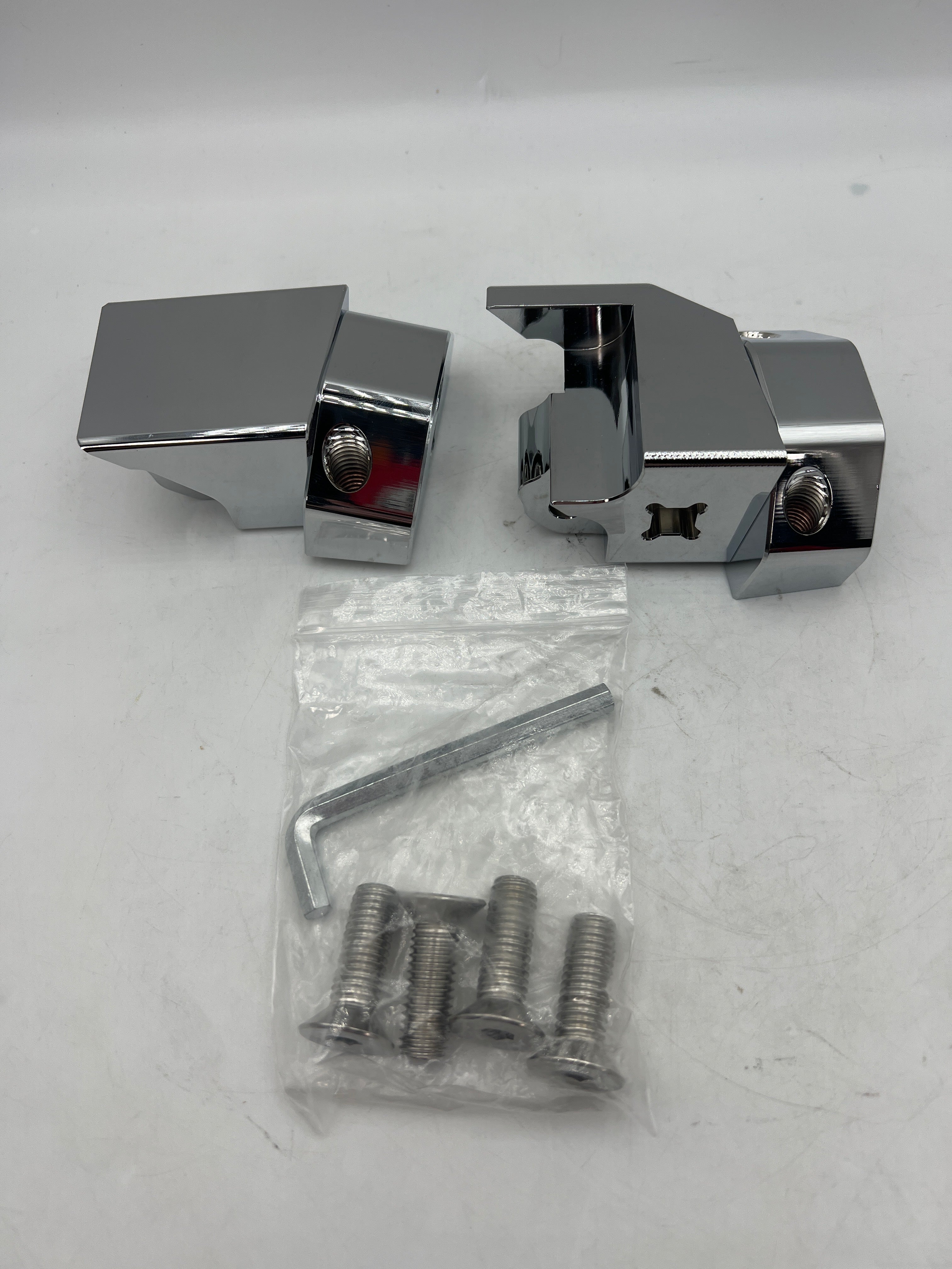 BAKAFOH Aluminum Bat-Shaped Driver Floorboards for Can-Am Ryker 600/900