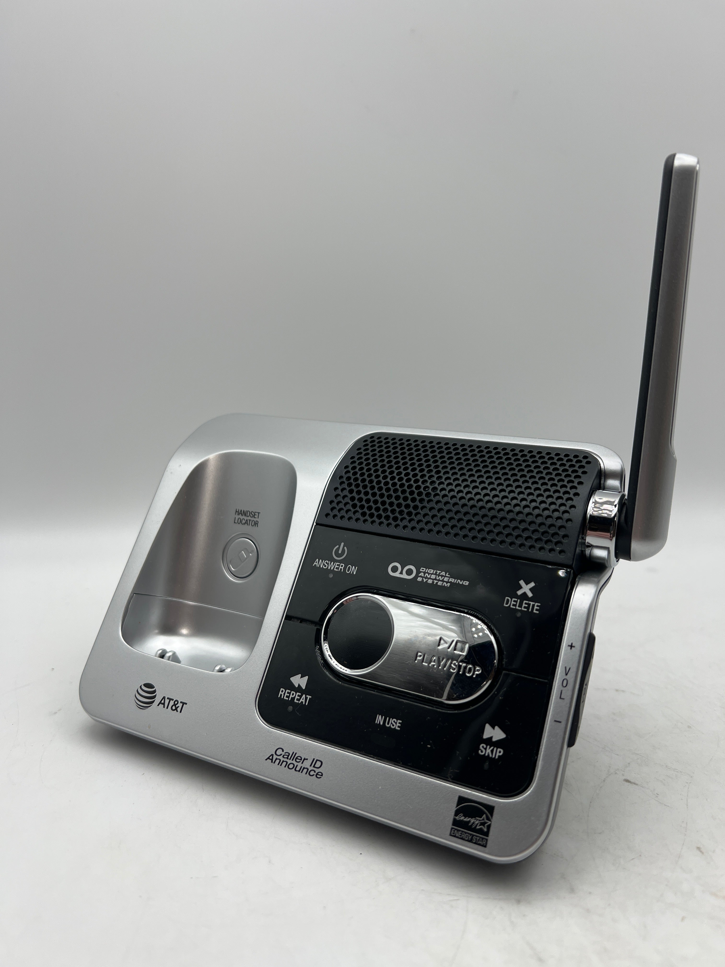 AT&T BL102-4 DECT 6.0 4-Handset Cordless Phone