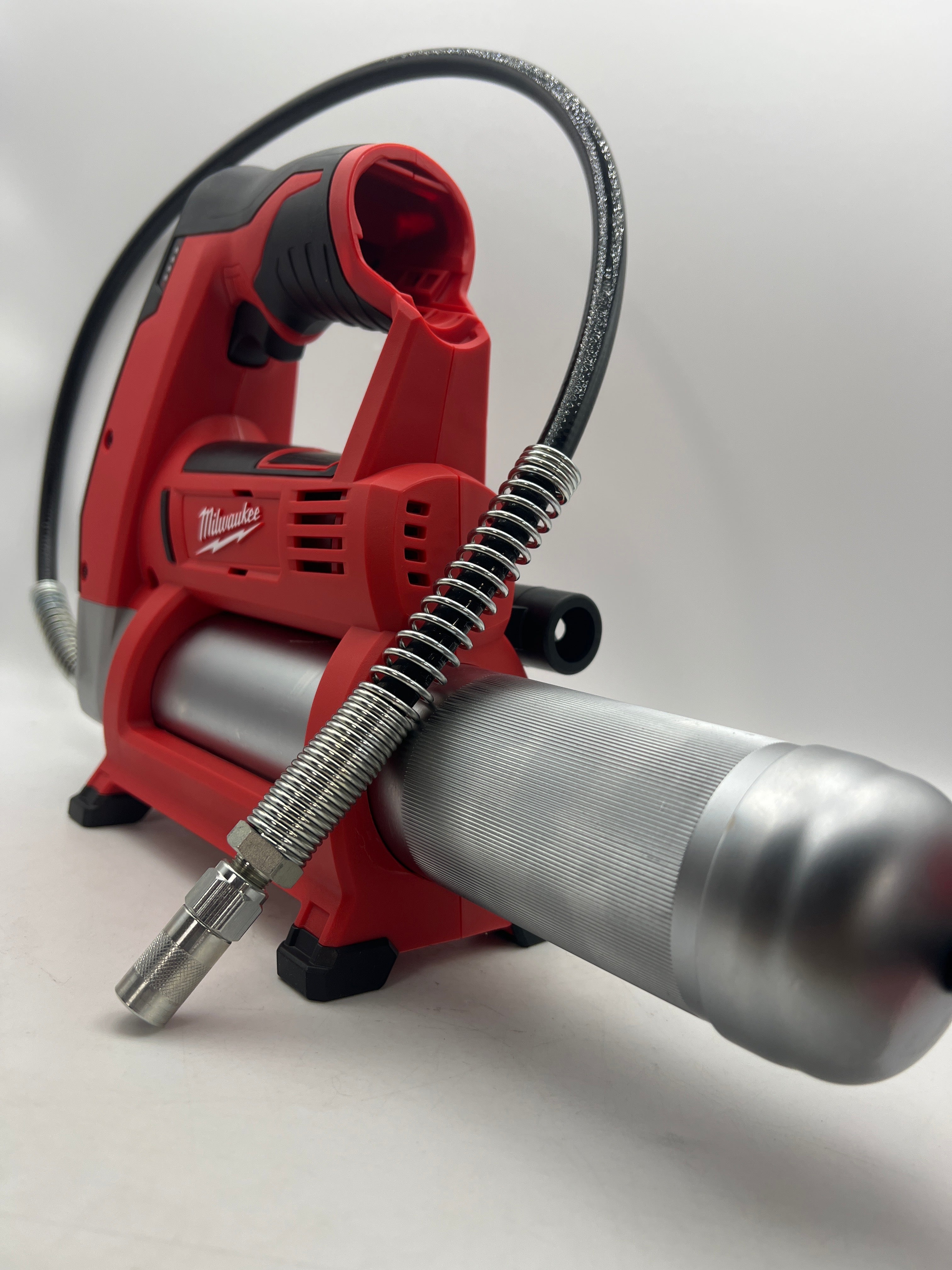 Milwaukee 2446-20 M12 12-Volt Cordless Grease Gun