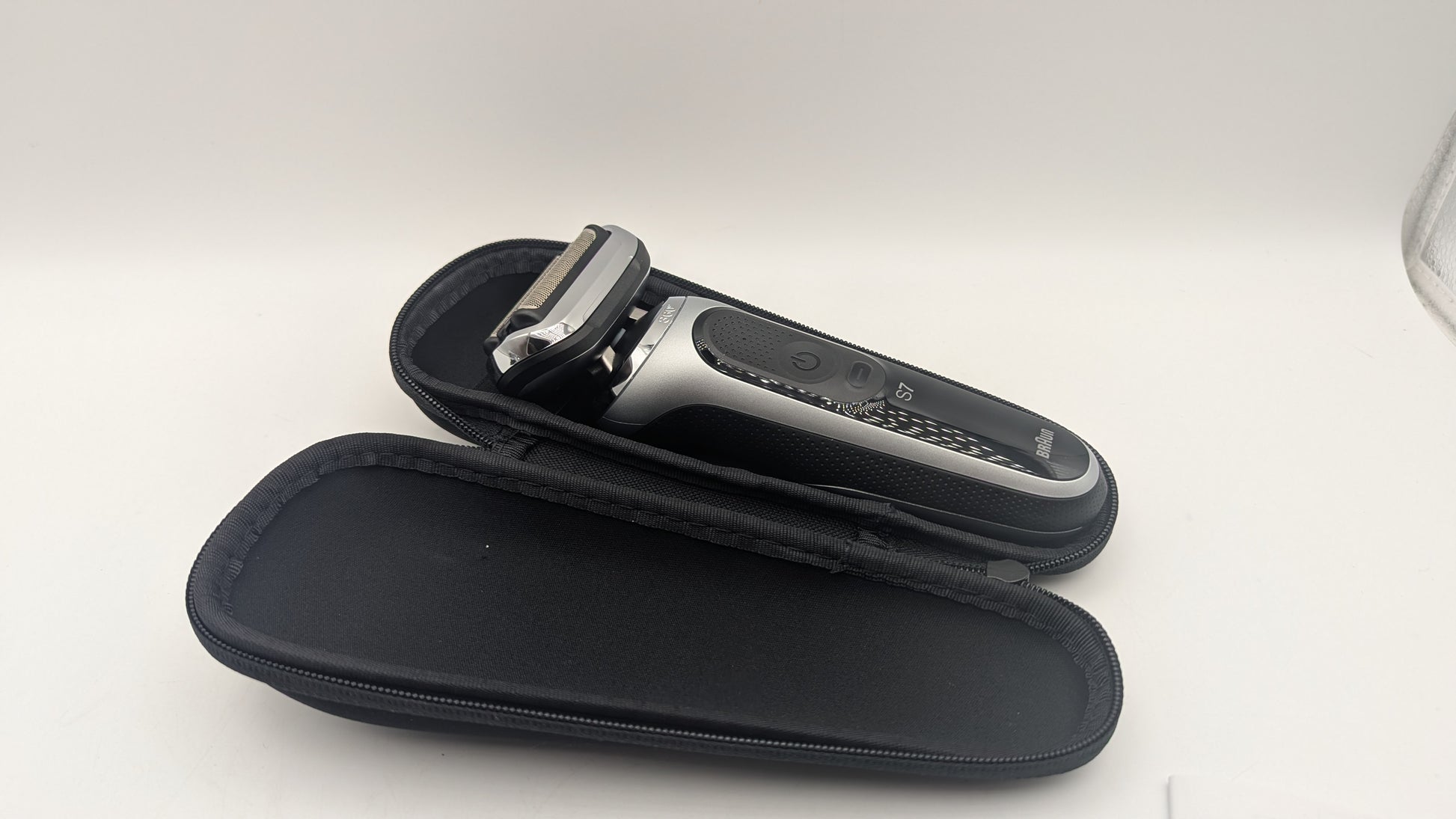 Braun Series 7 7032cs Flex Electric Razor