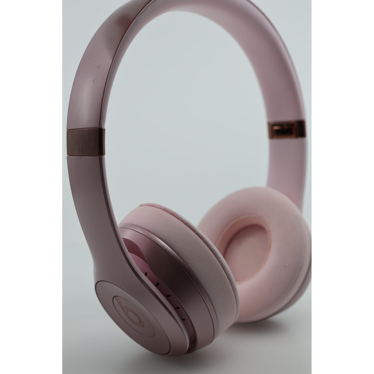 Beats Solo 4 Wireless On-Ear Headphones Metallic Pink Open Box — photo 1