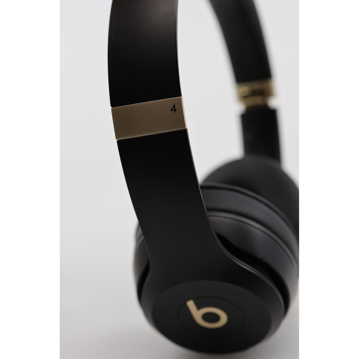 Beats Solo 4 Wireless On-Ear Headphones 50Hr Black & Gold Open Box — photo 4