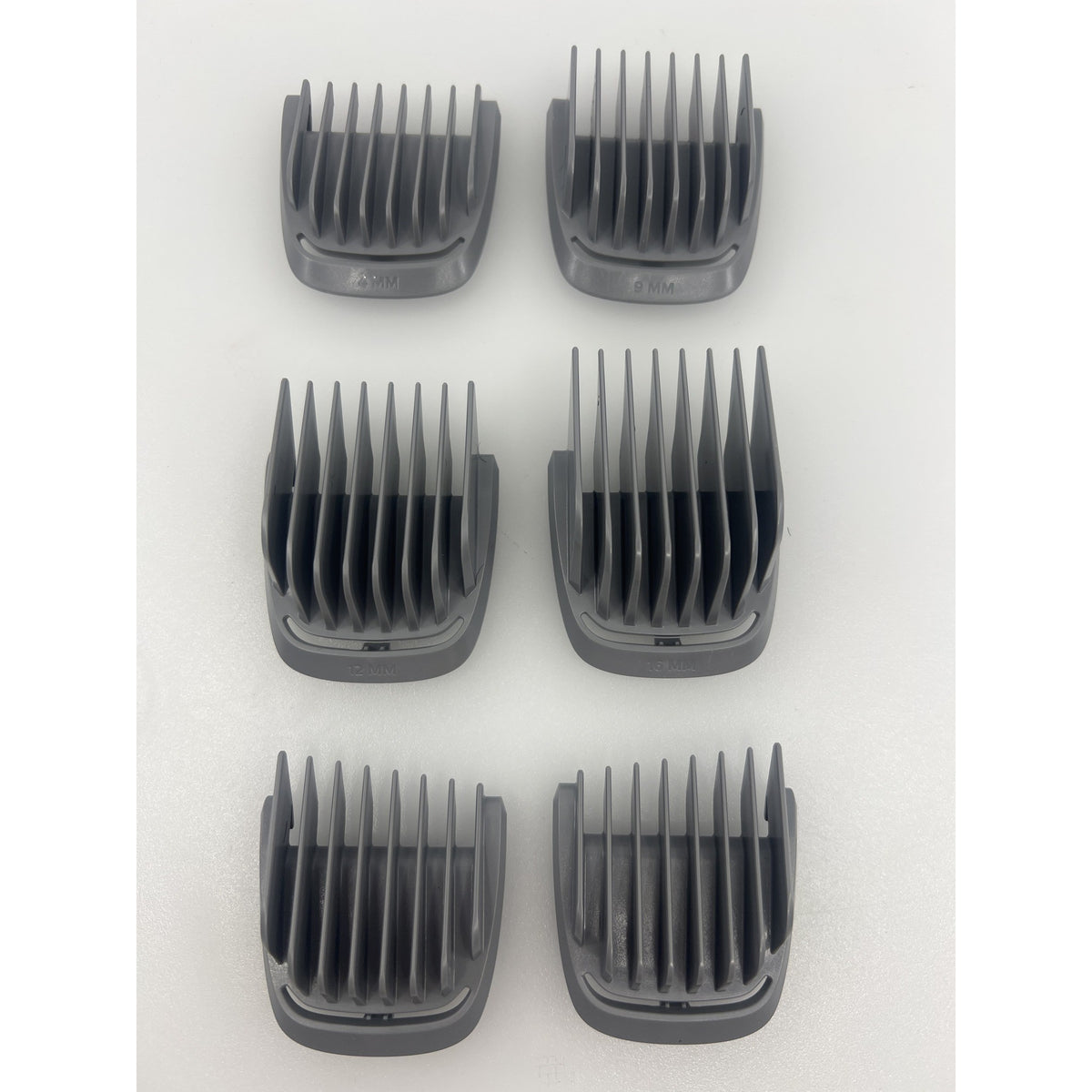 Philips Norelco Multigroom 7000 MG7910/49 19-Piece Trimmer Like New — photo 6