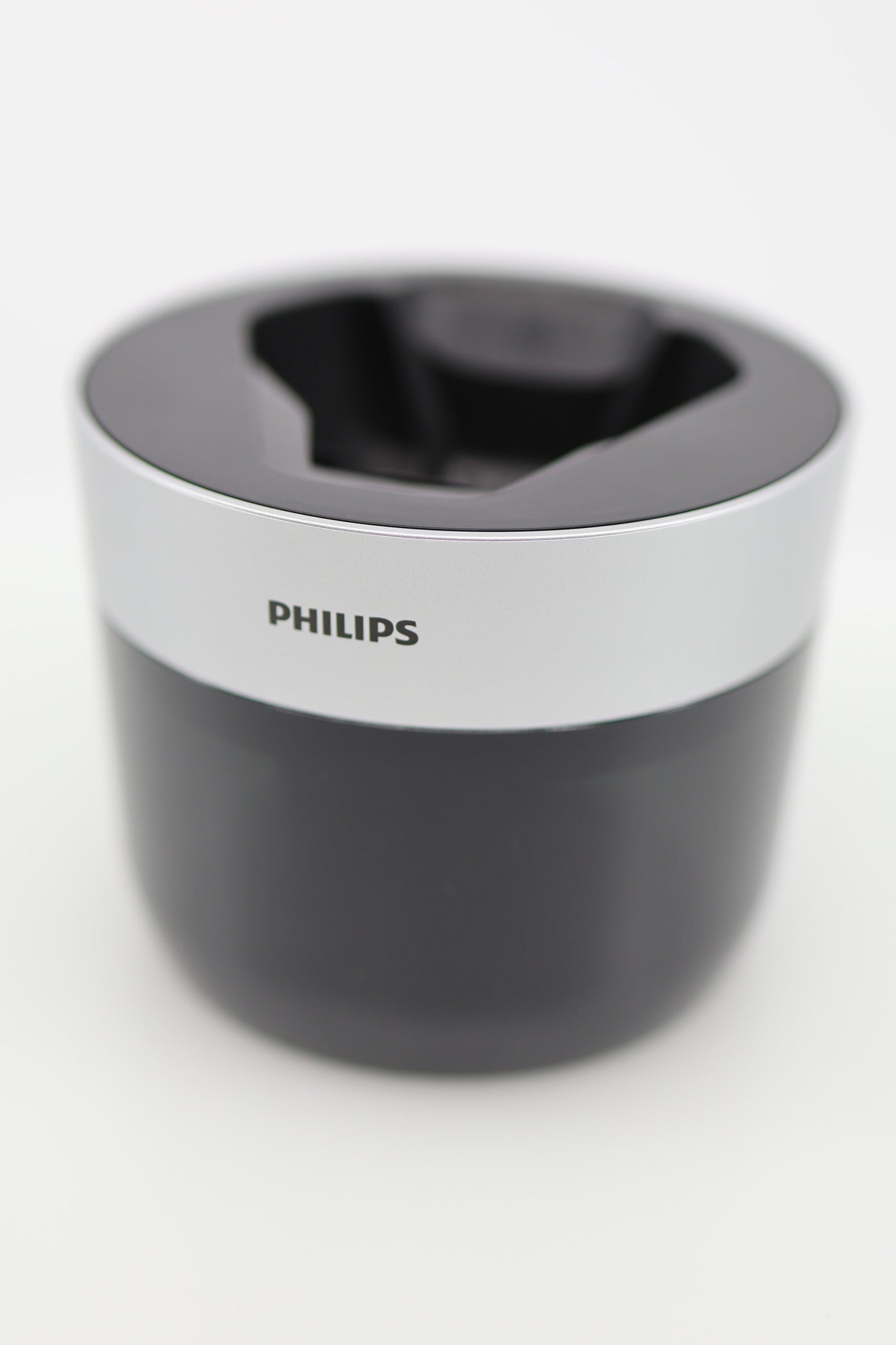 Philips Norelco i9000 Prestige Ultra charging stand base