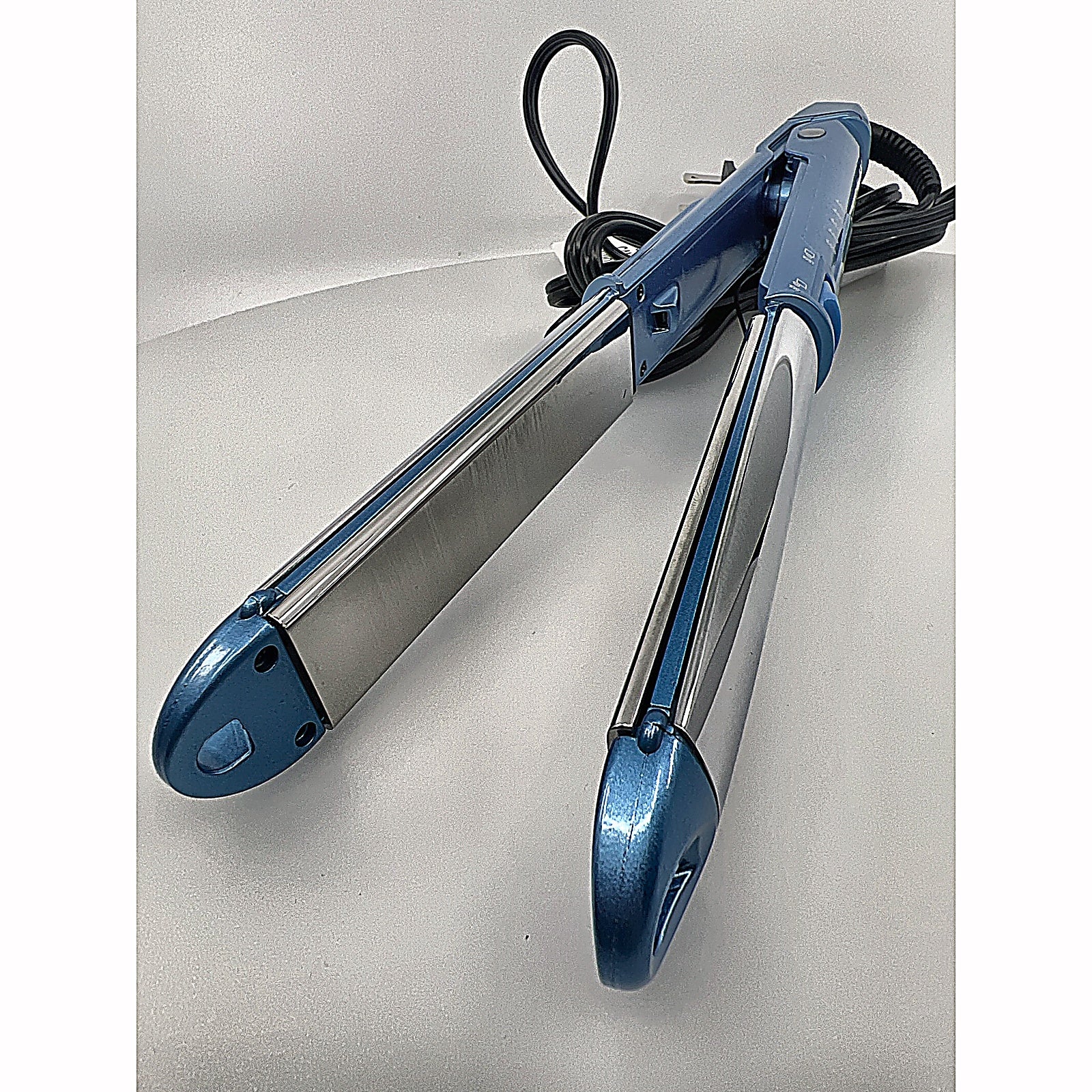 BaBylissPRO Nano Titanium Styling Iron blue plates open