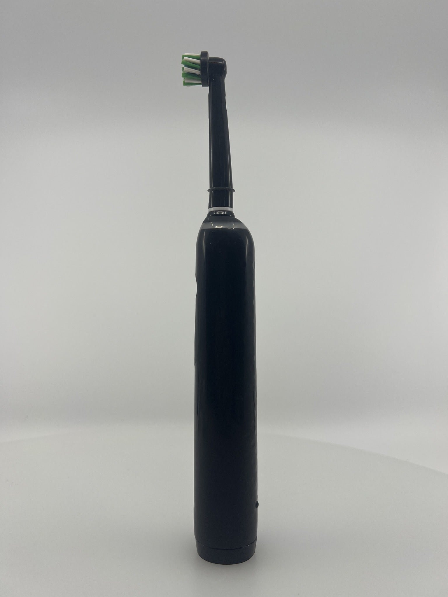 Oral-B Smart 1500 charging base with power cord