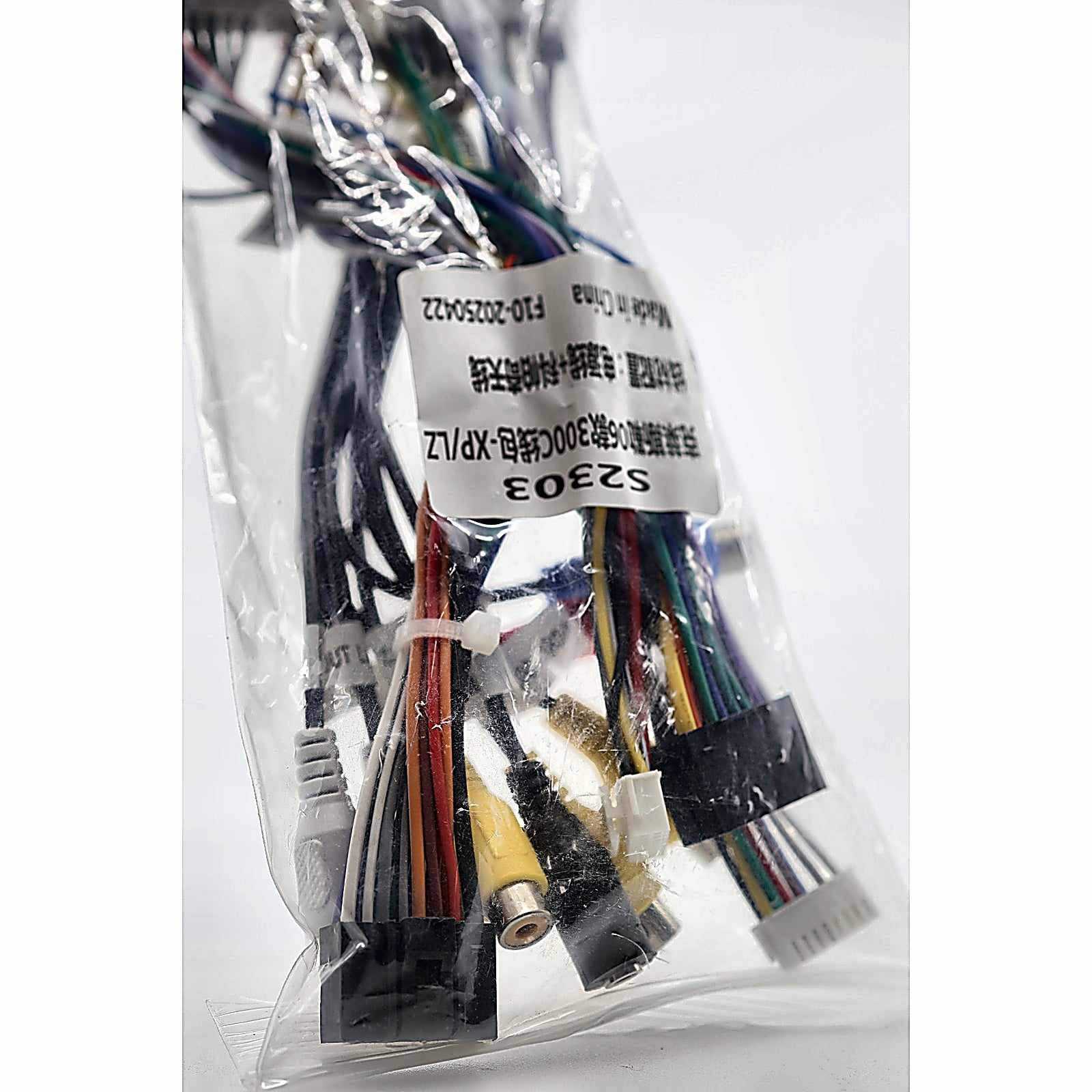 Sellrich car stereo wiring harness RCA and connector closeup