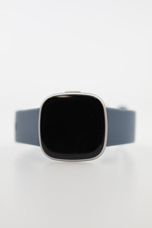 Fitbit Versa 4 watch face front view