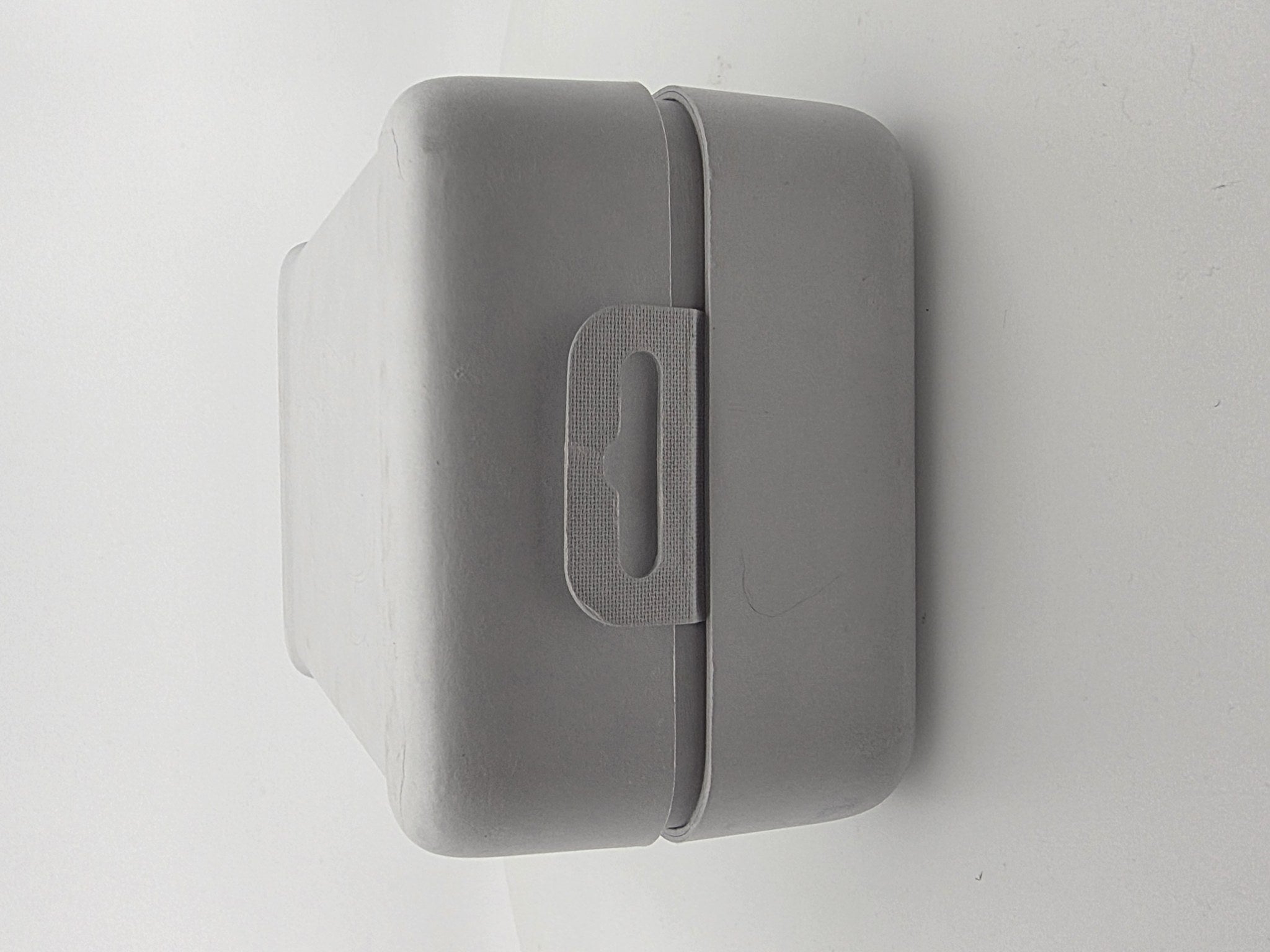 Beats Solo 4 sealed box top clasp detail