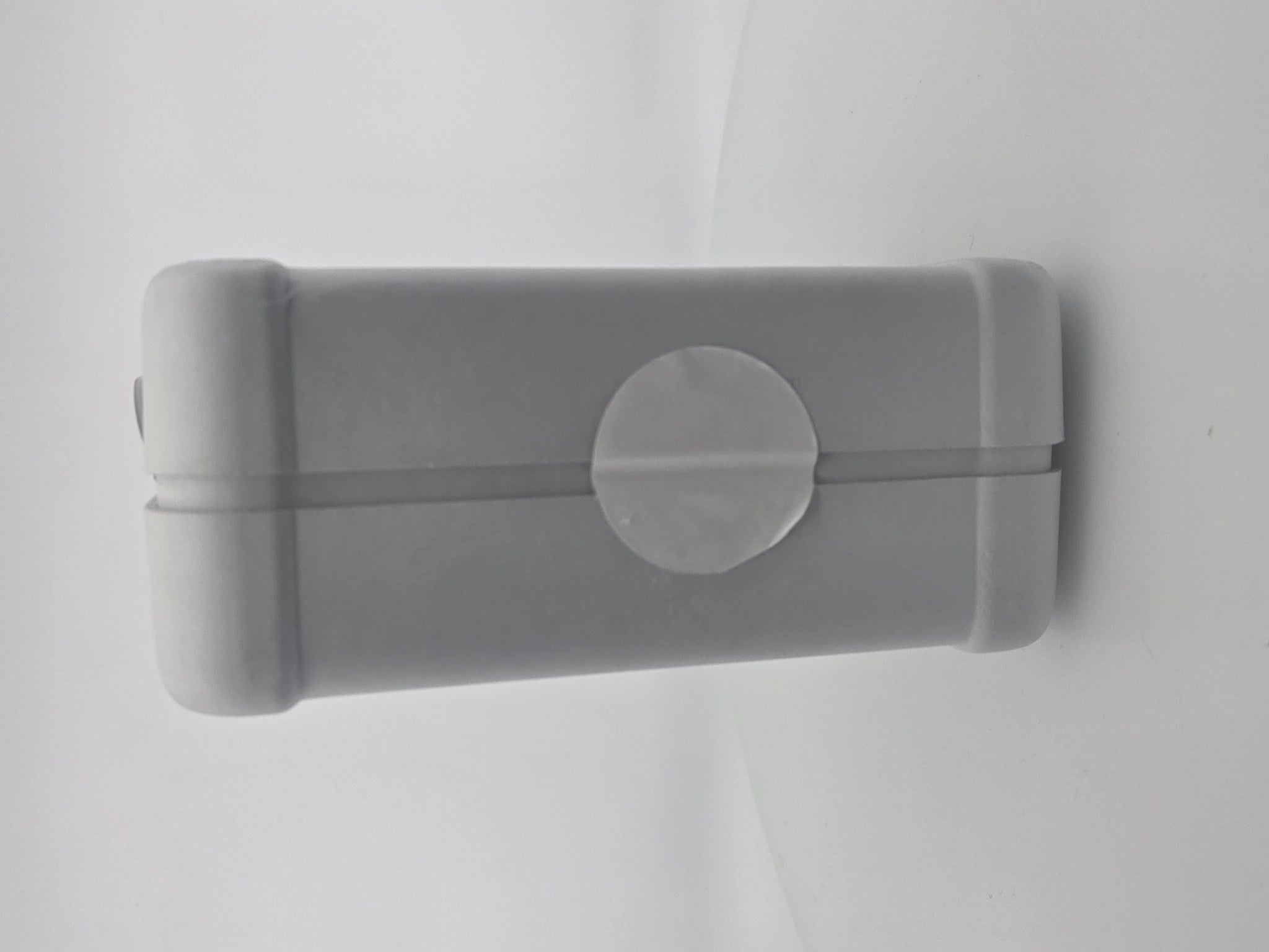 Beats Solo 4 sealed box side with security seal