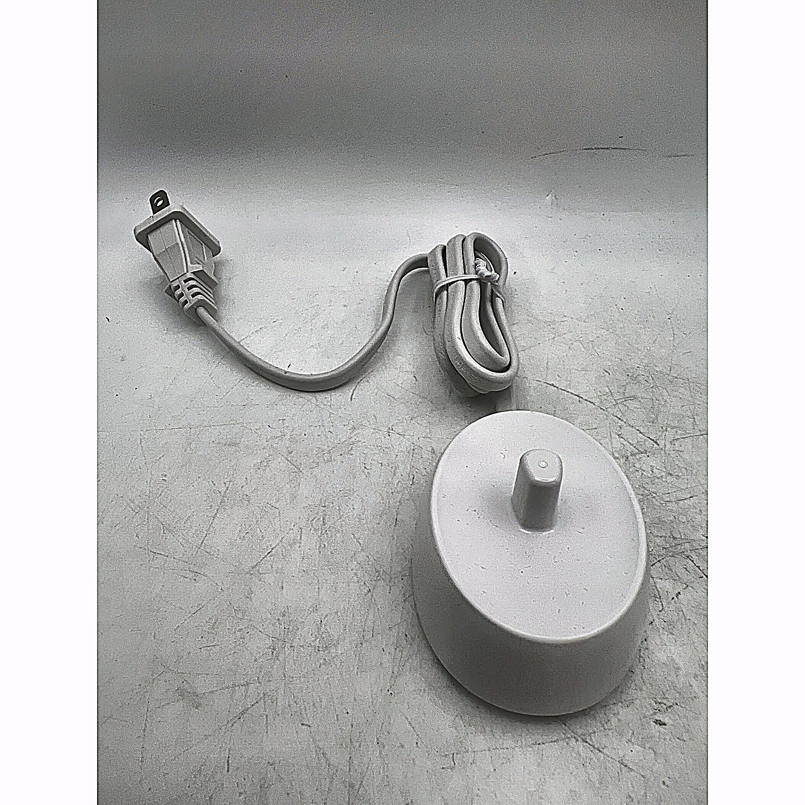 Oral-B iO Series 3 charging station with power cord